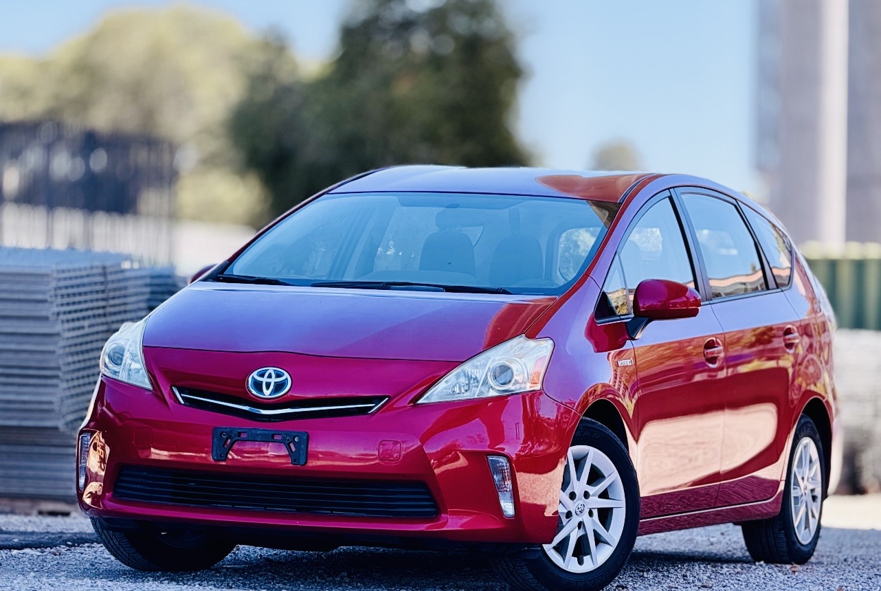 2013 Toyota Prius v Two