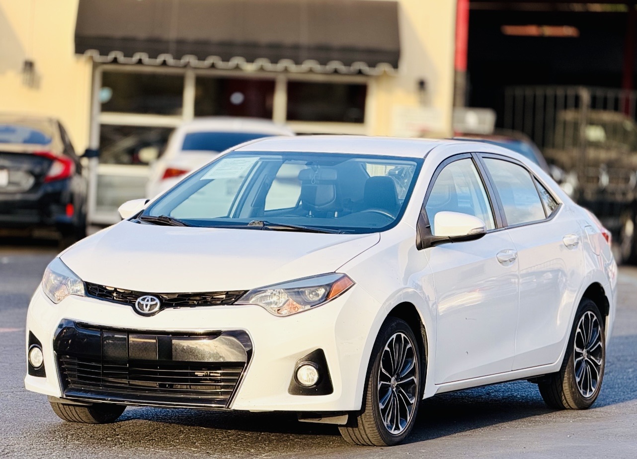 Super White 2015 Toyota Corolla Sedan Front-Wheel Drive Automatic