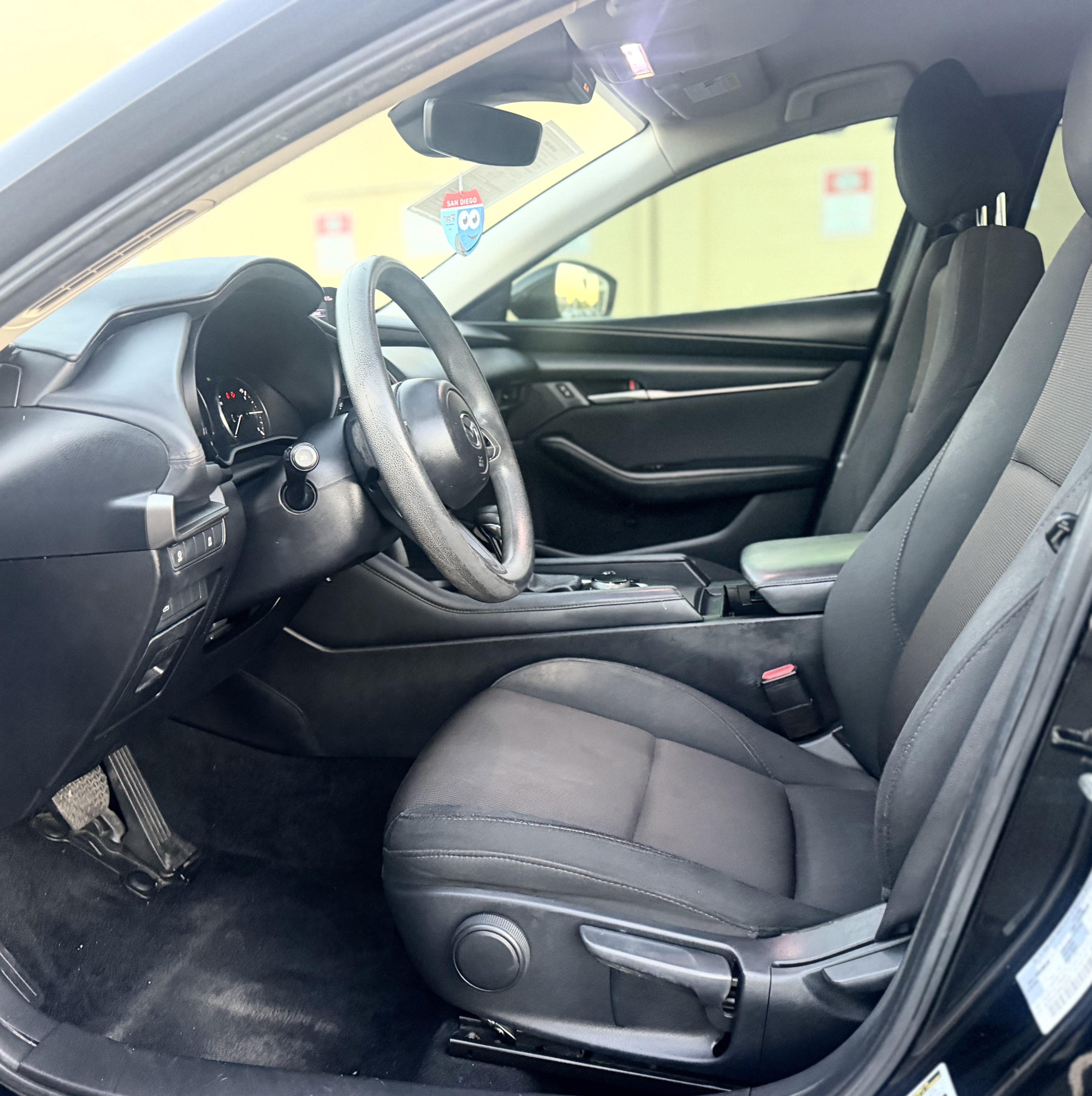 Mazda Mazda3 photo 14