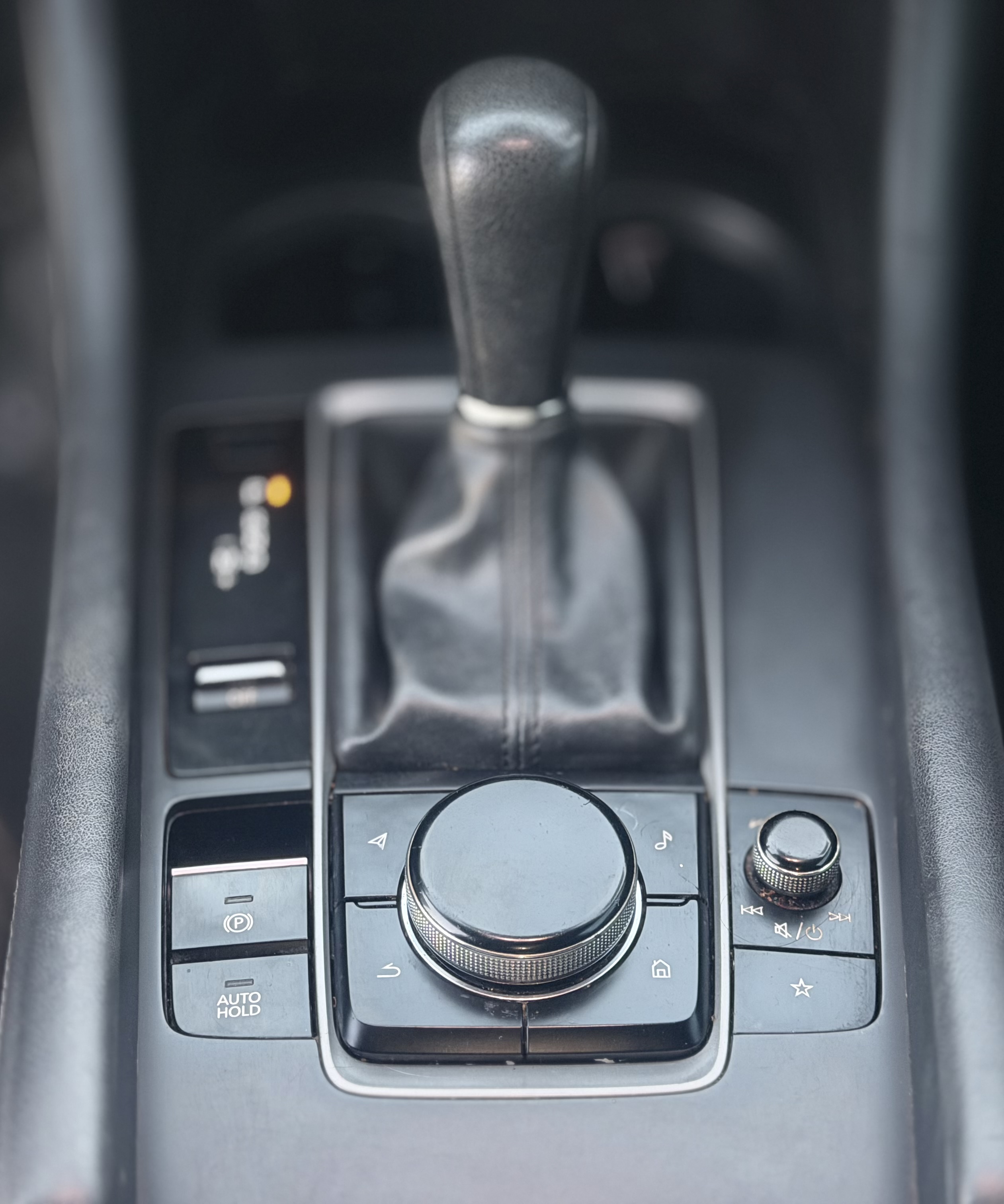 Mazda Mazda3 photo 18