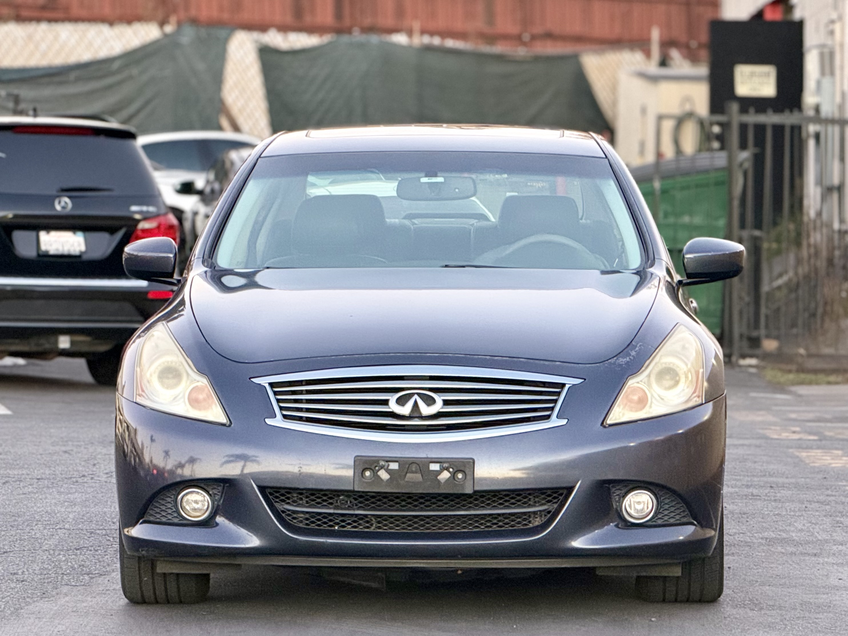 Infiniti G37 photo 2