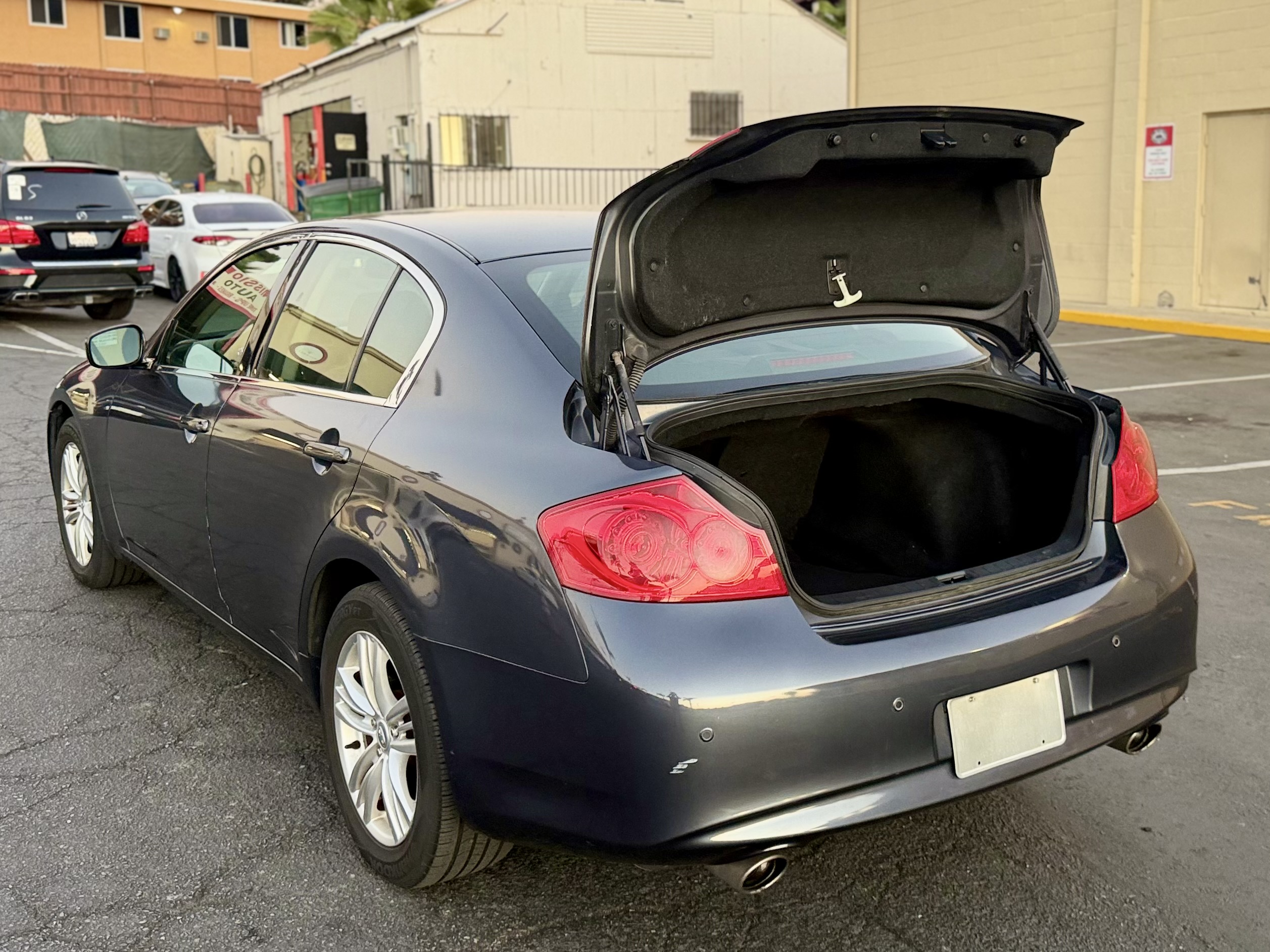 Infiniti G37 photo 9