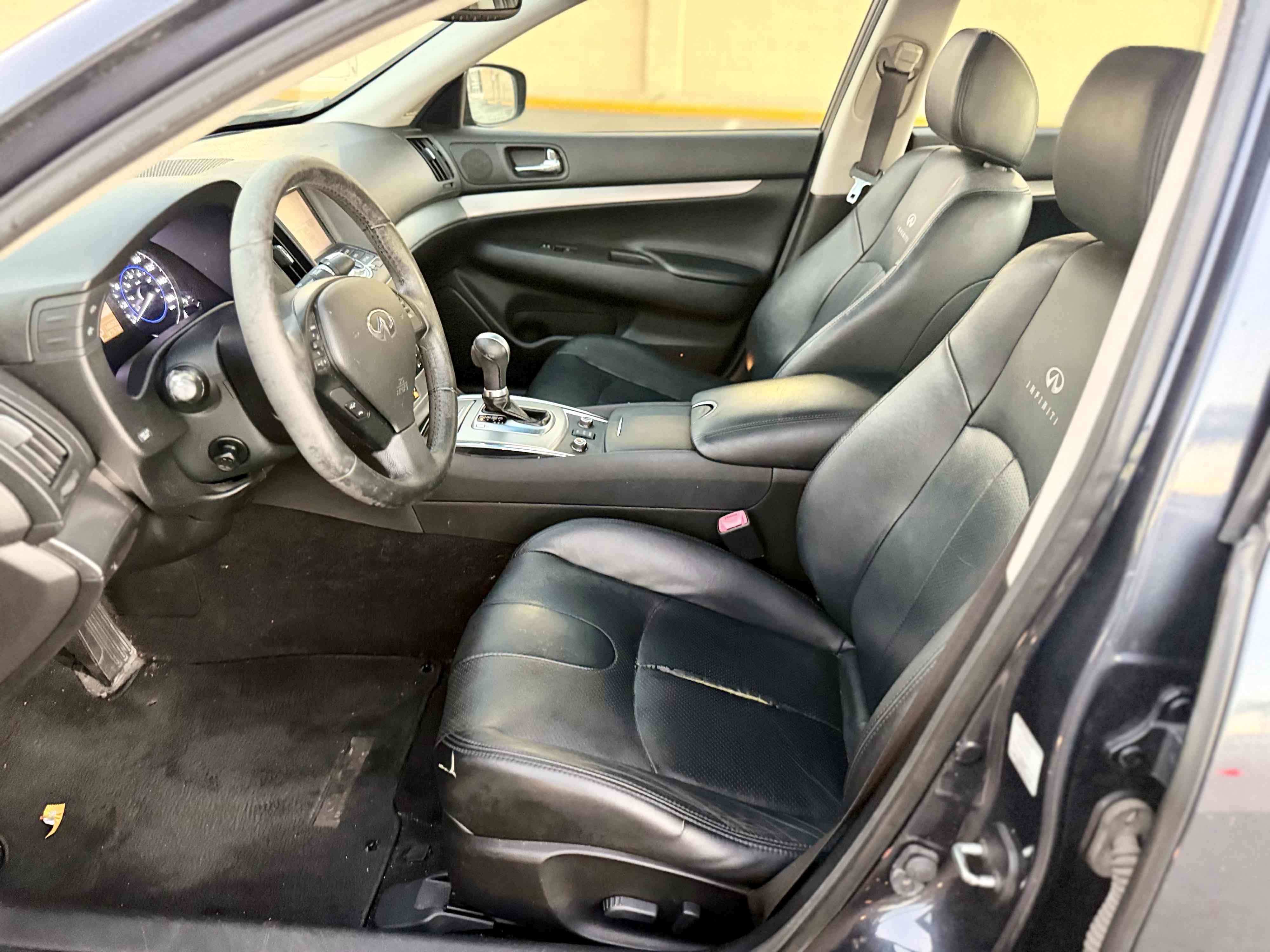 Infiniti G37 photo 12
