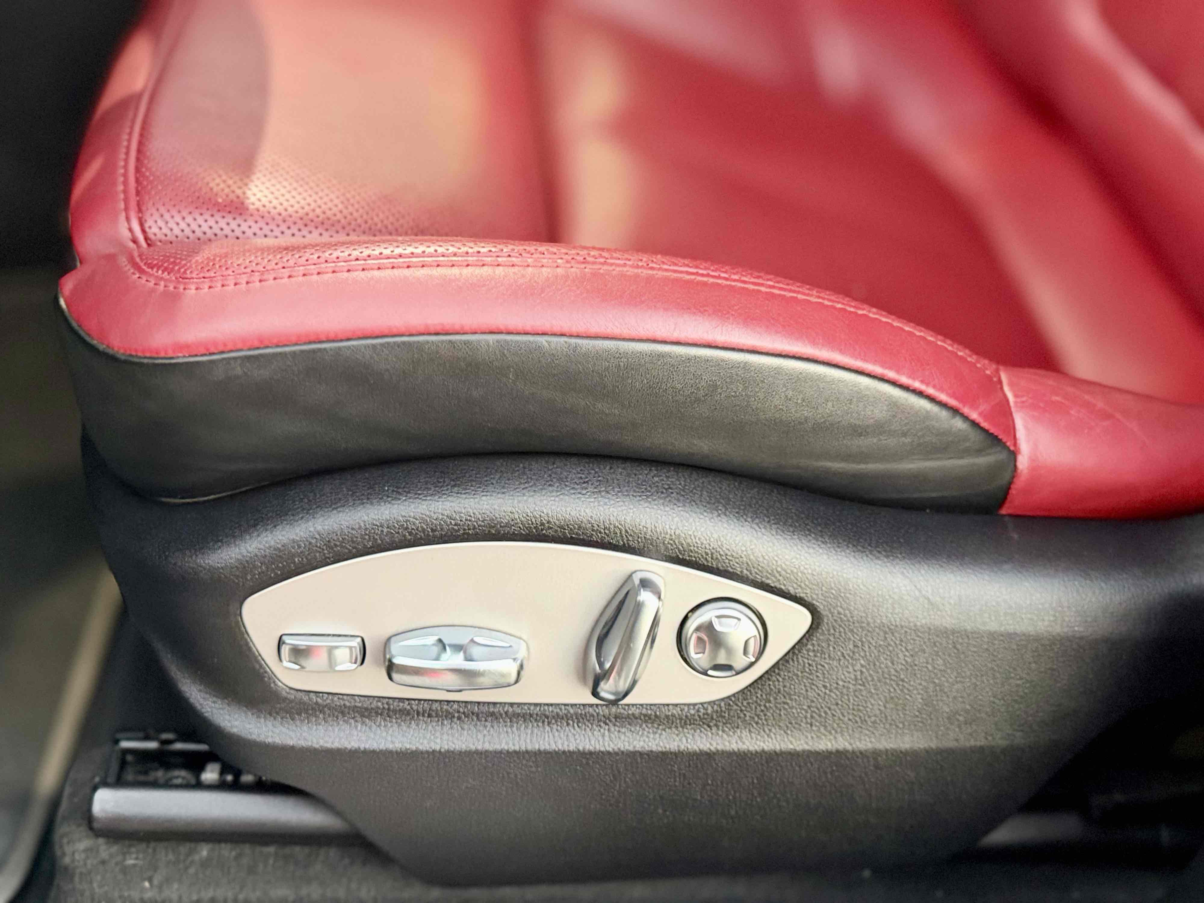 Porsche Macan photo 24