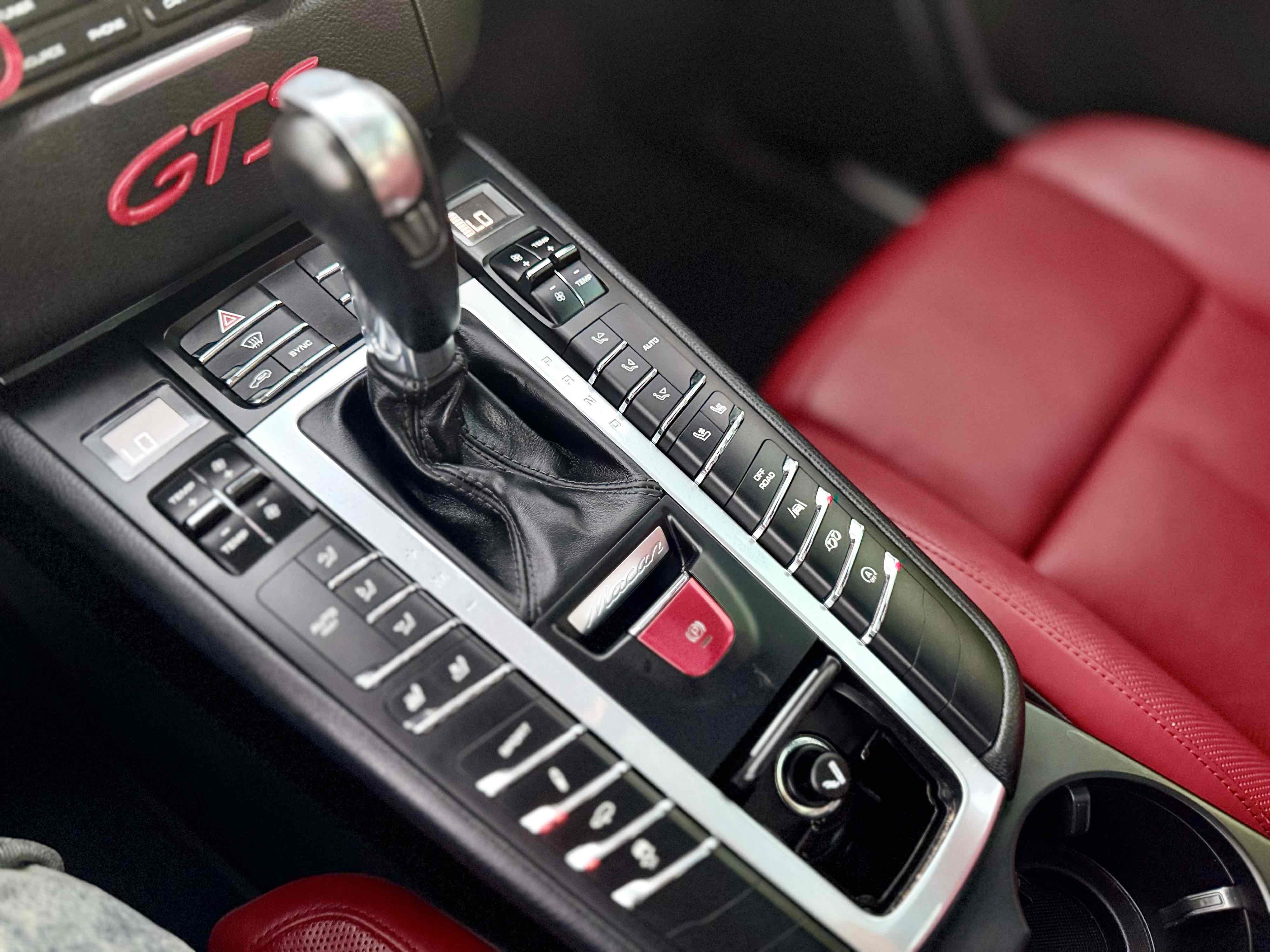 Porsche Macan photo 25