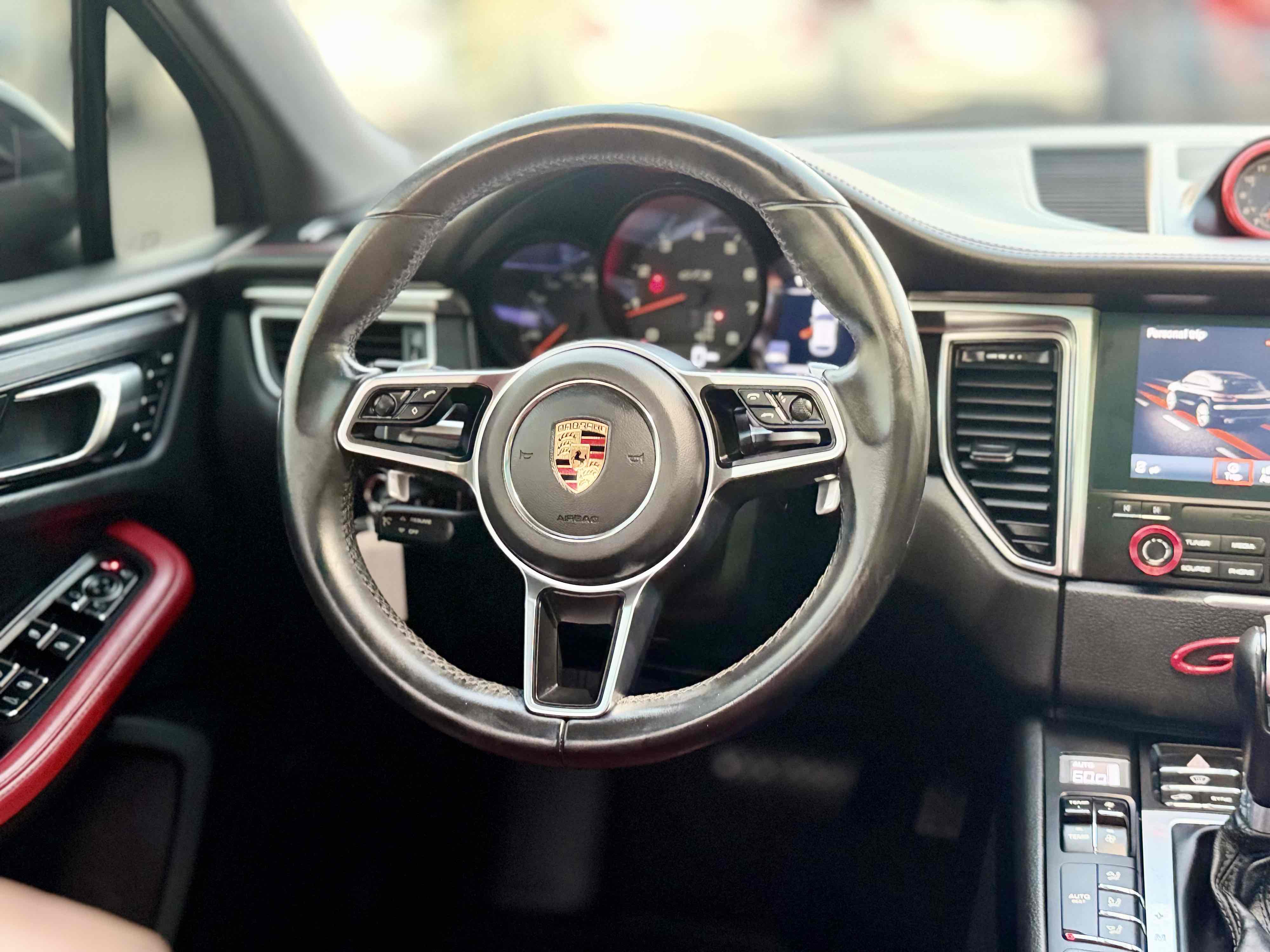 Porsche Macan photo 29