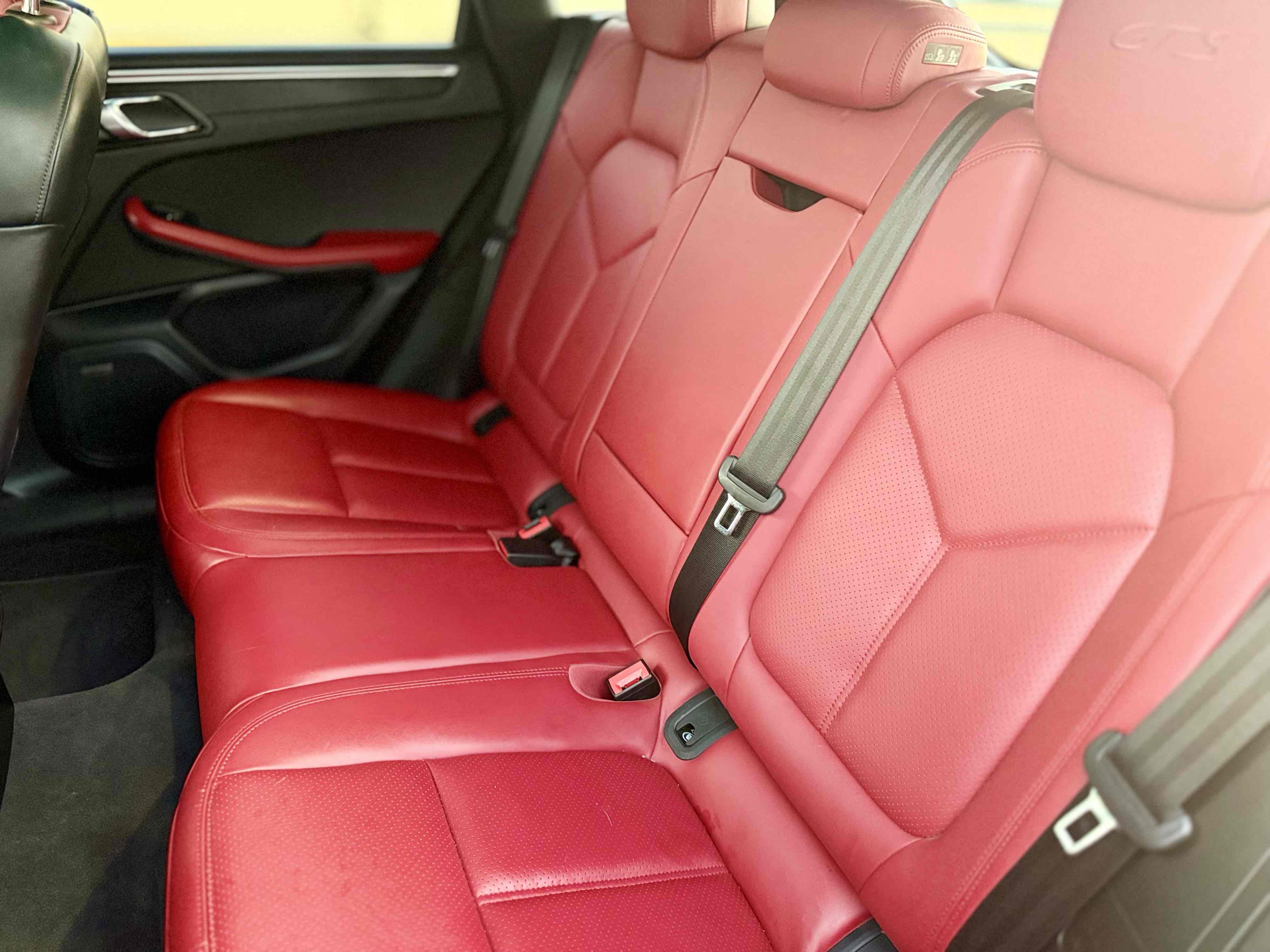 Porsche Macan photo 28