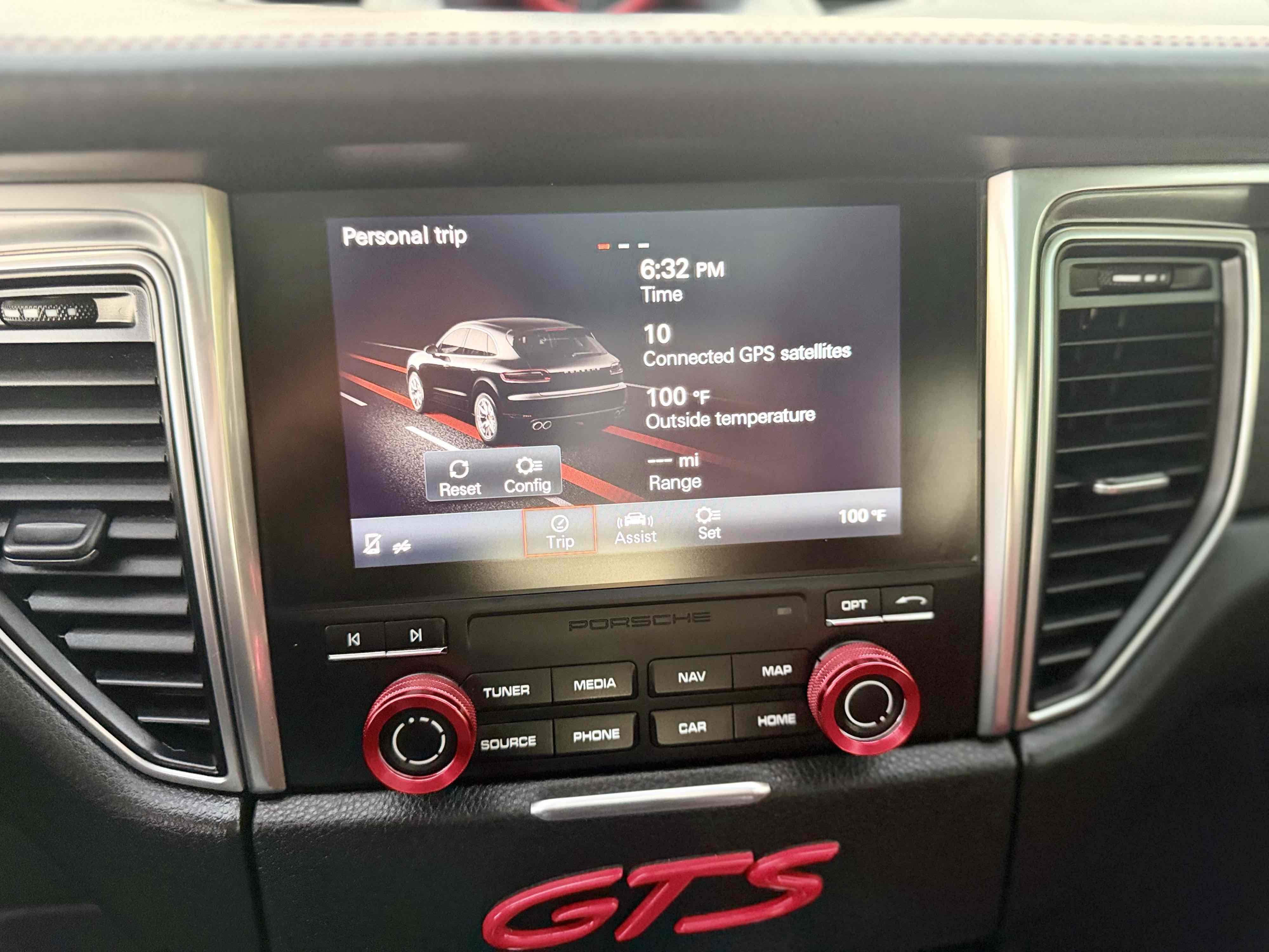 Porsche Macan photo 35