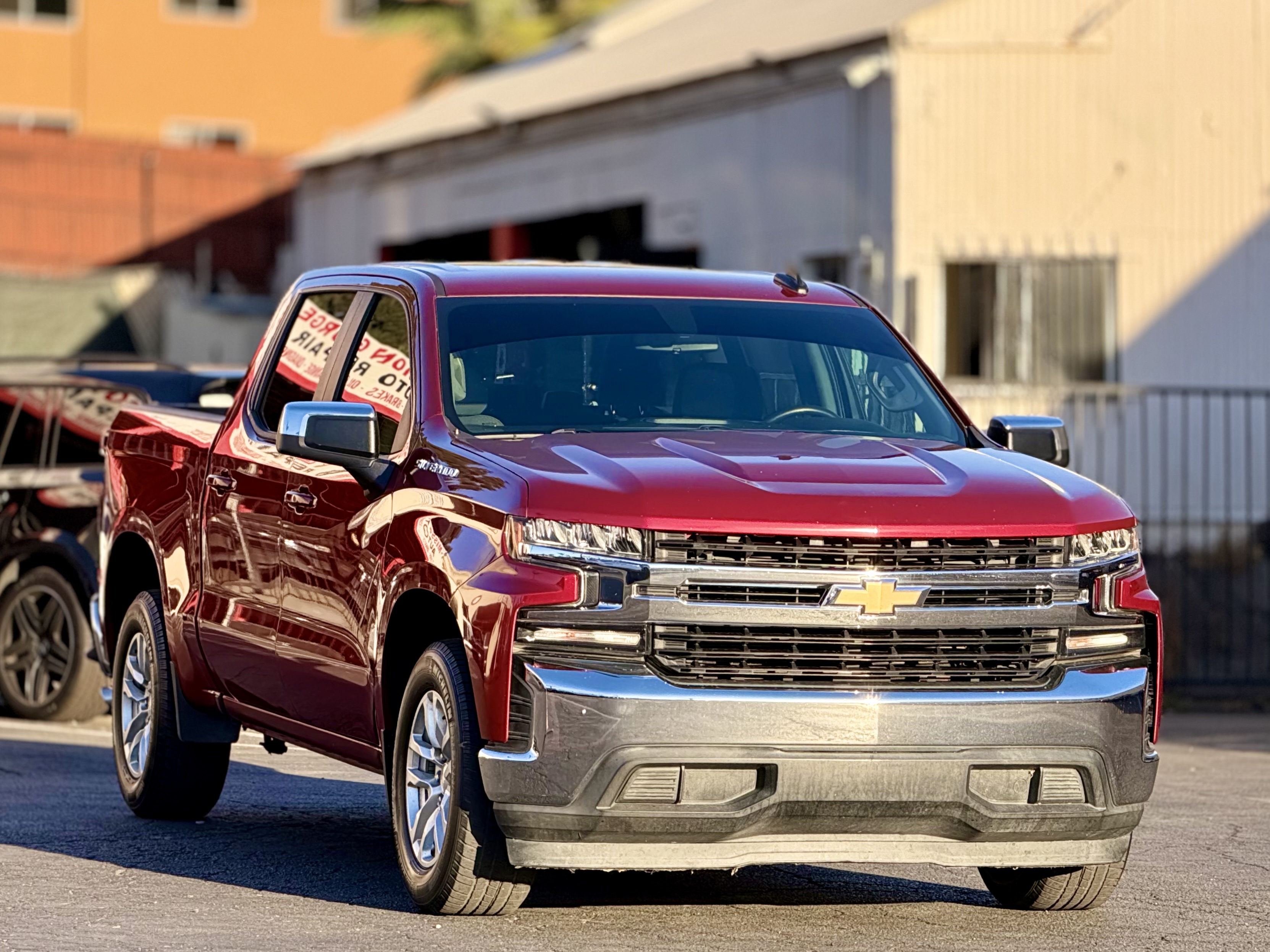 Chevrolet Silverado photo 3