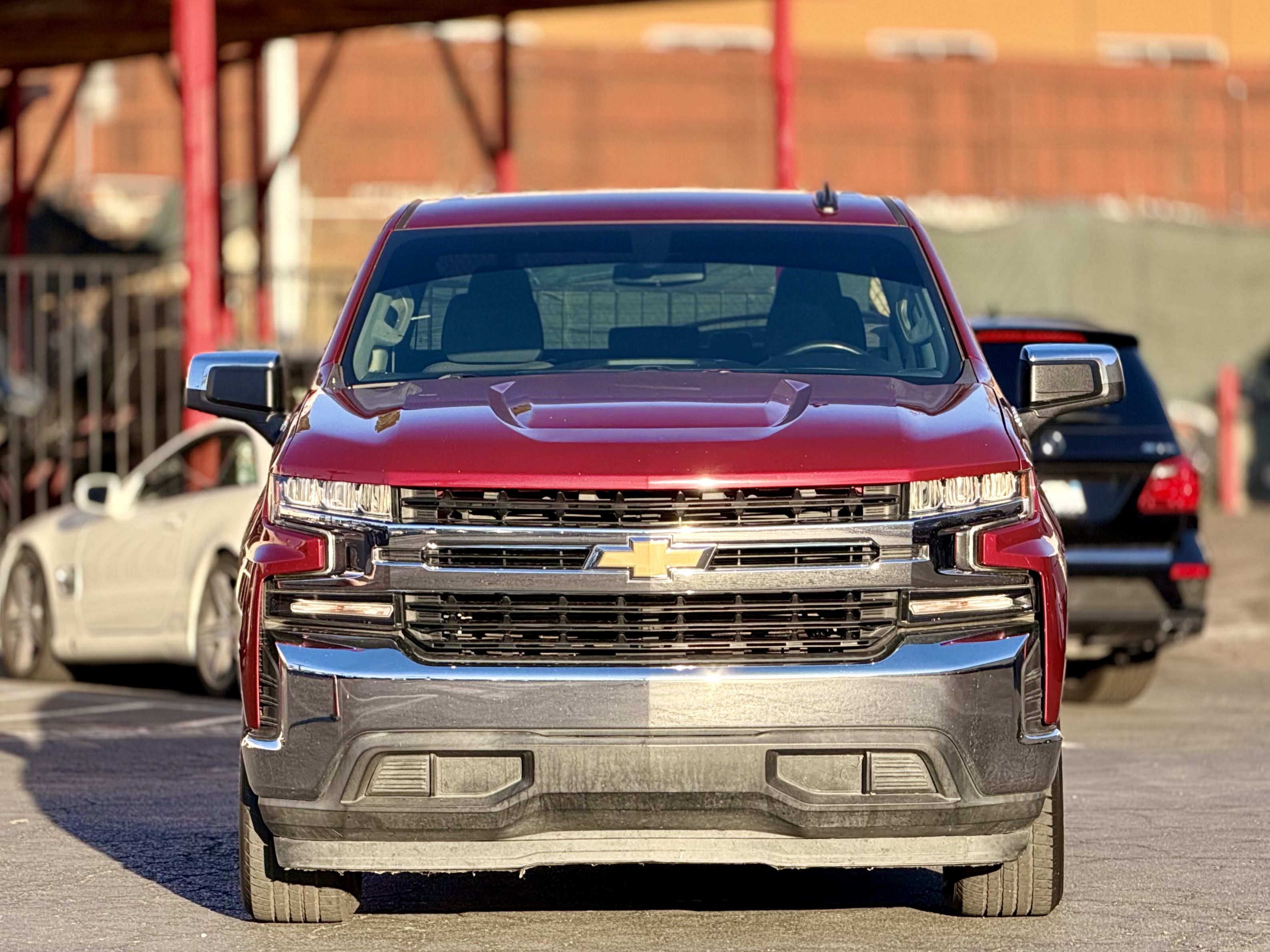 Chevrolet Silverado photo 2