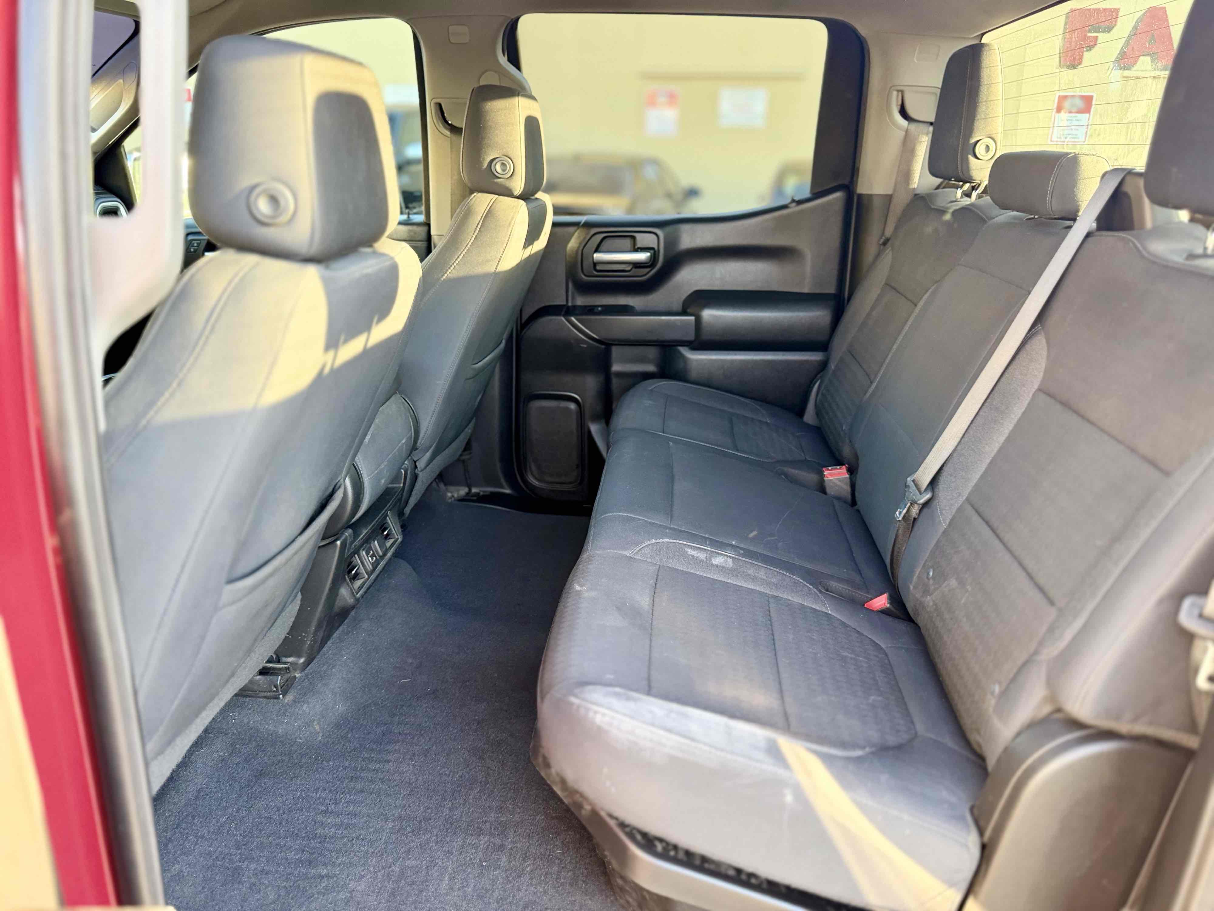 Chevrolet Silverado photo 24