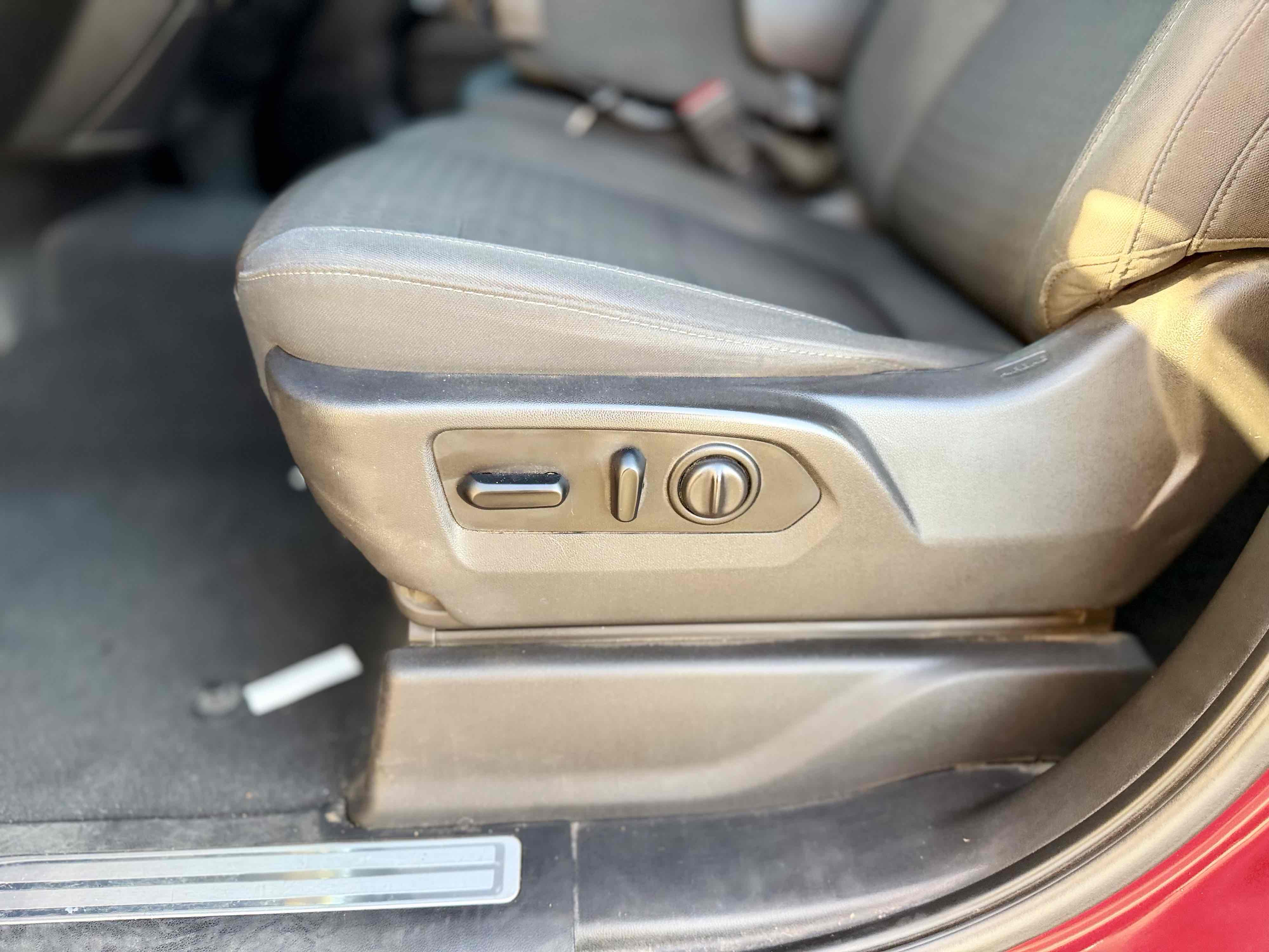 Chevrolet Silverado photo 26