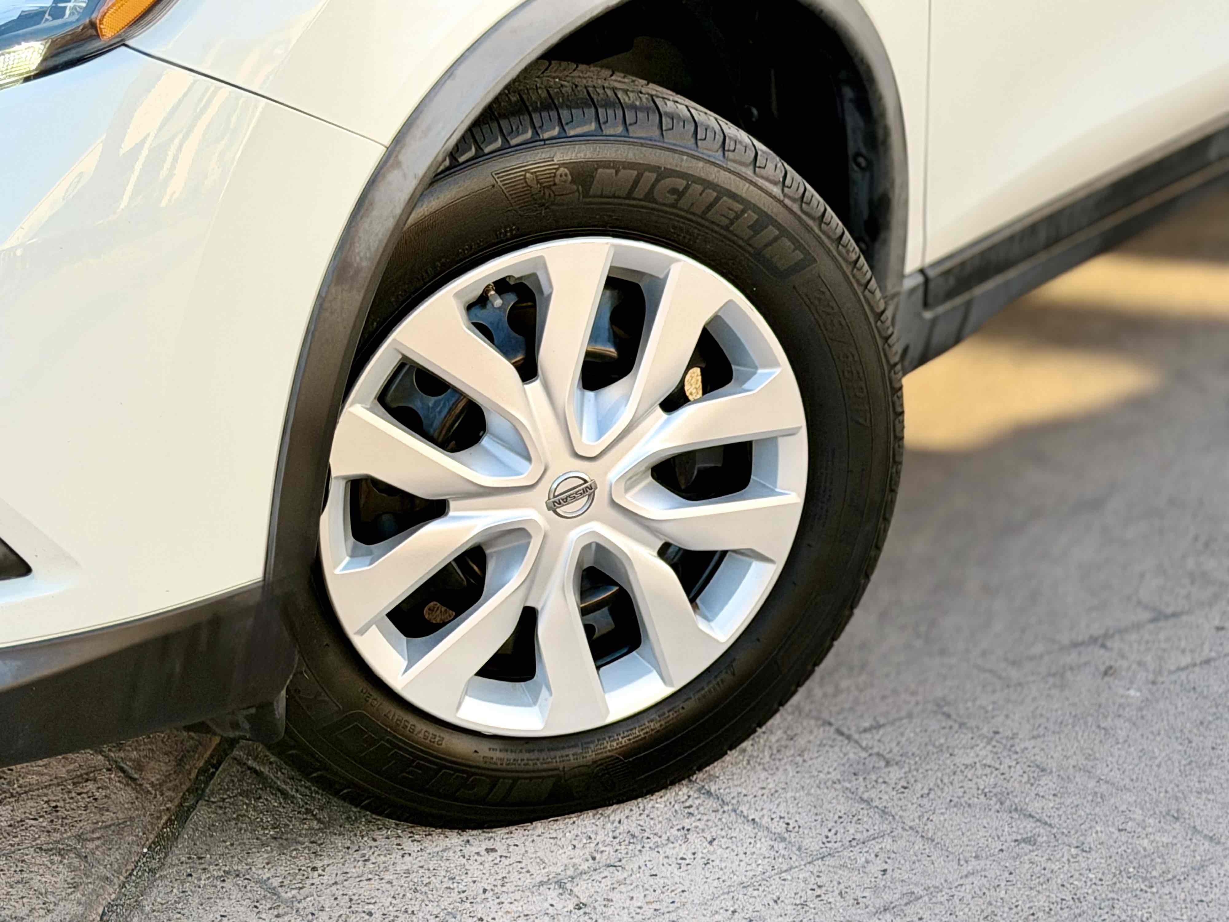 Photo 14 of this Nissan Rogue