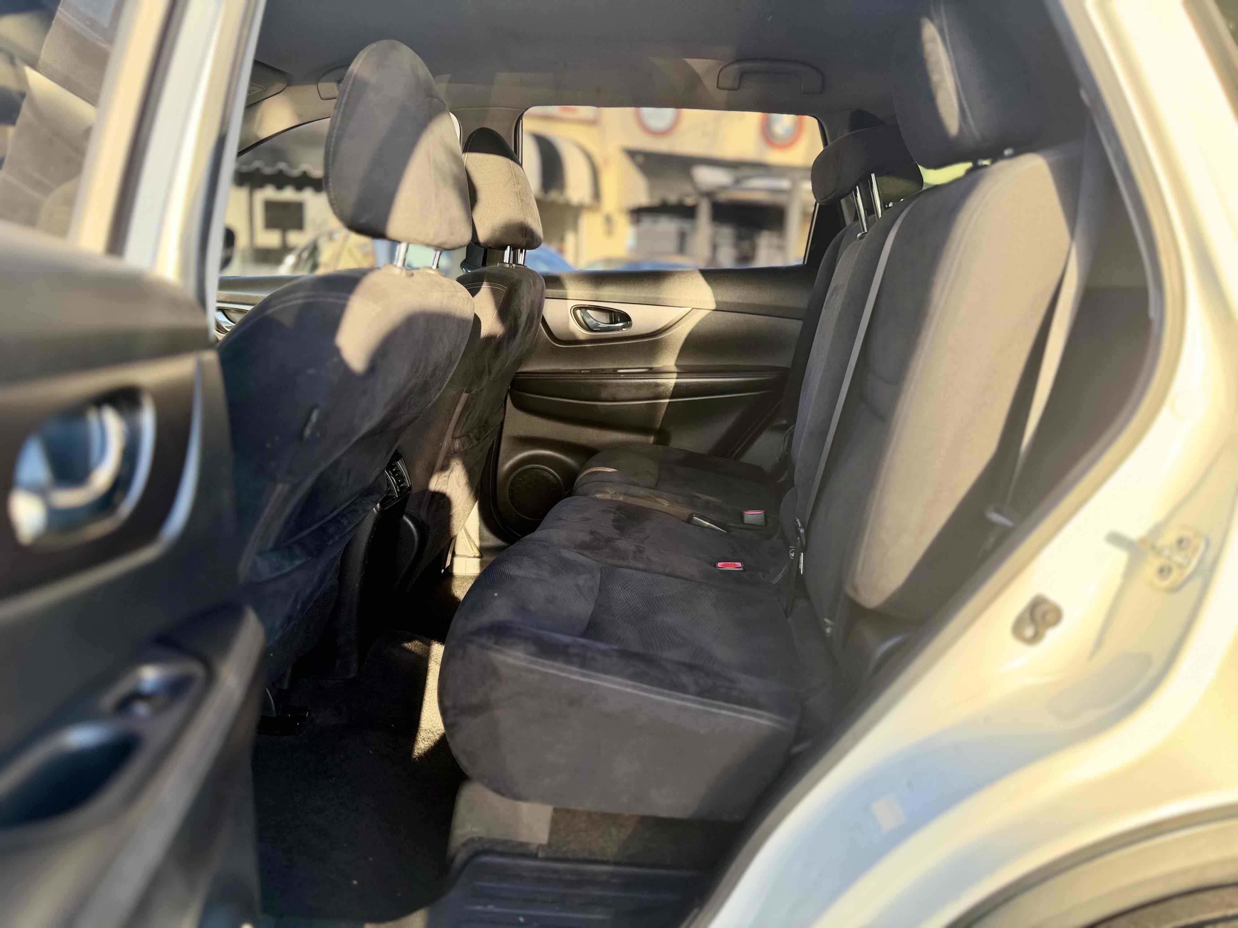 Photo 15 of this Nissan Rogue