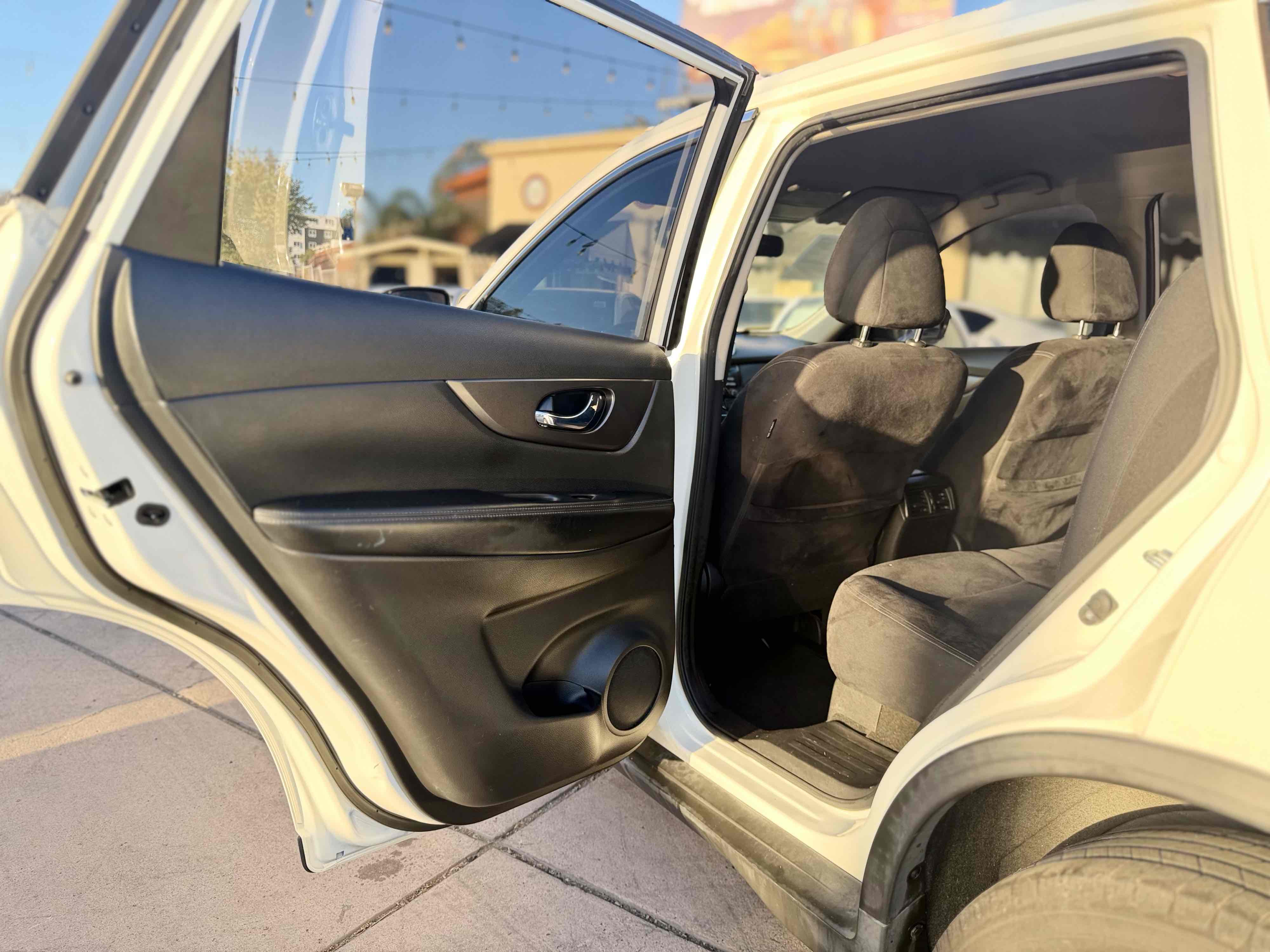 Photo 16 of this Nissan Rogue