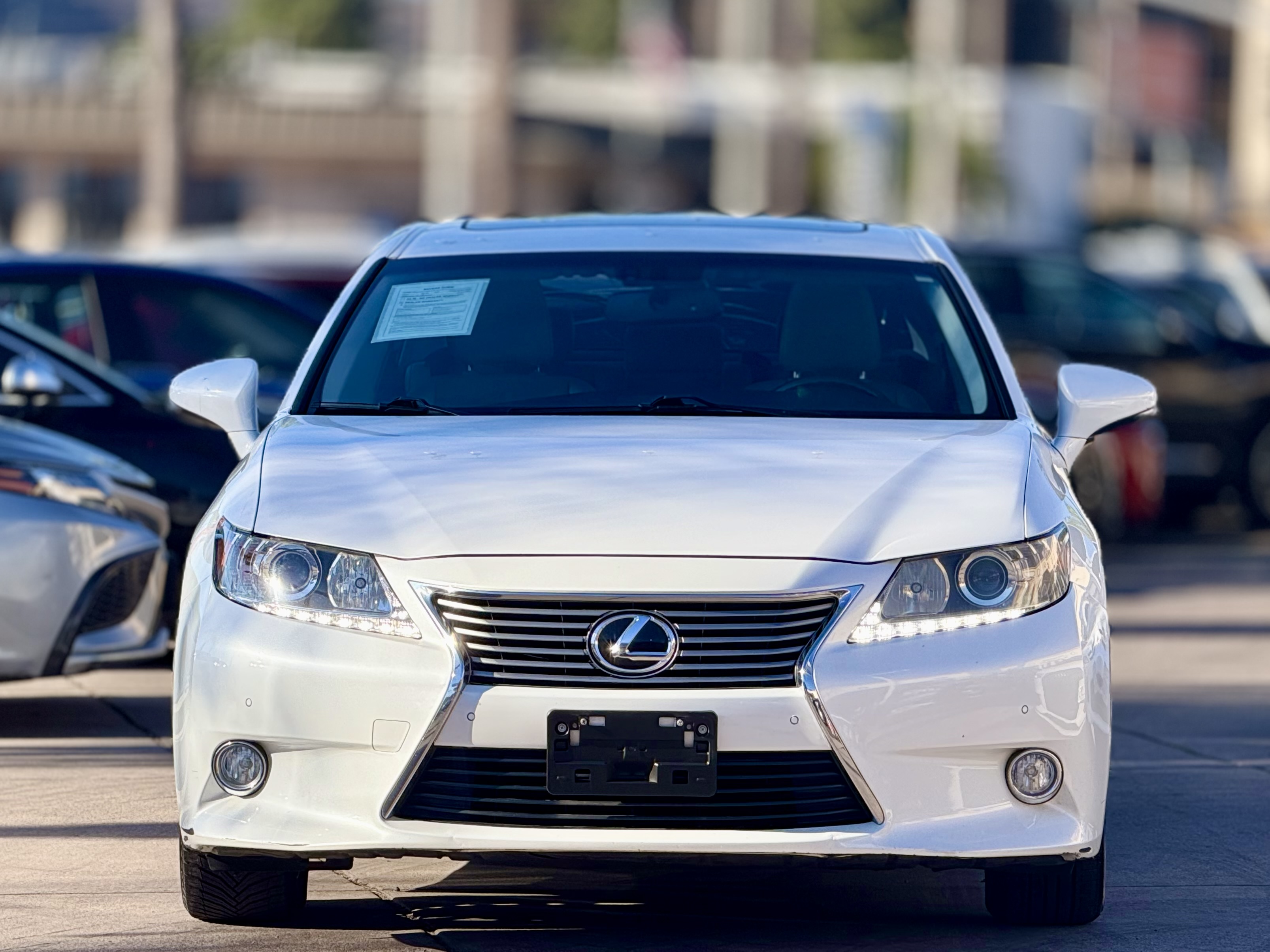 Photo 2 of this Lexus ES 350