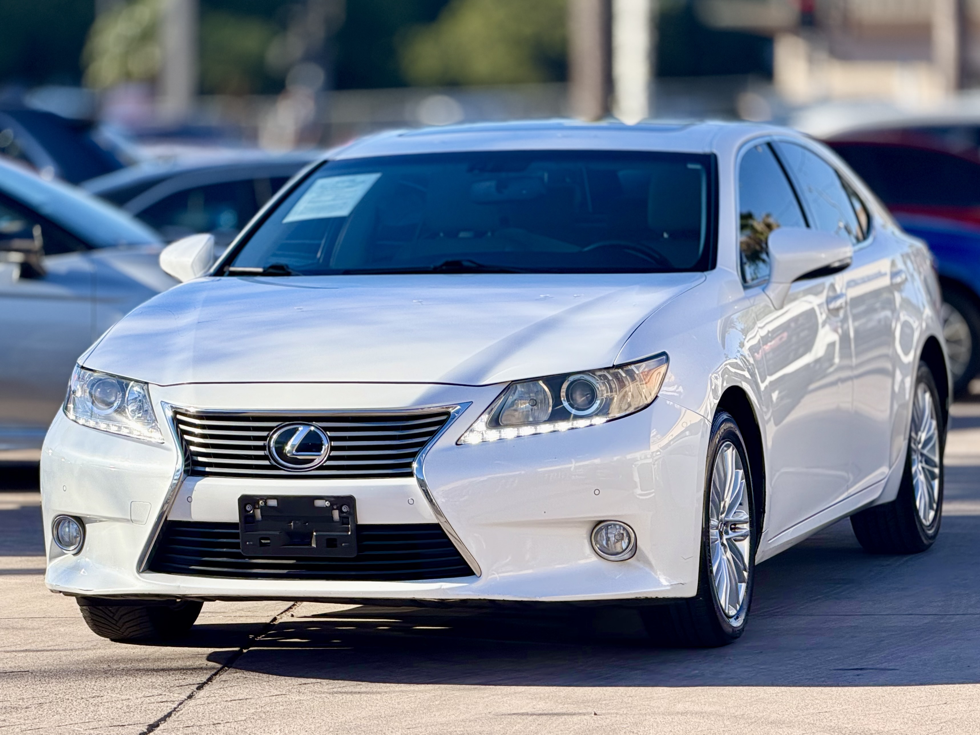 Photo 3 of this Lexus ES 350