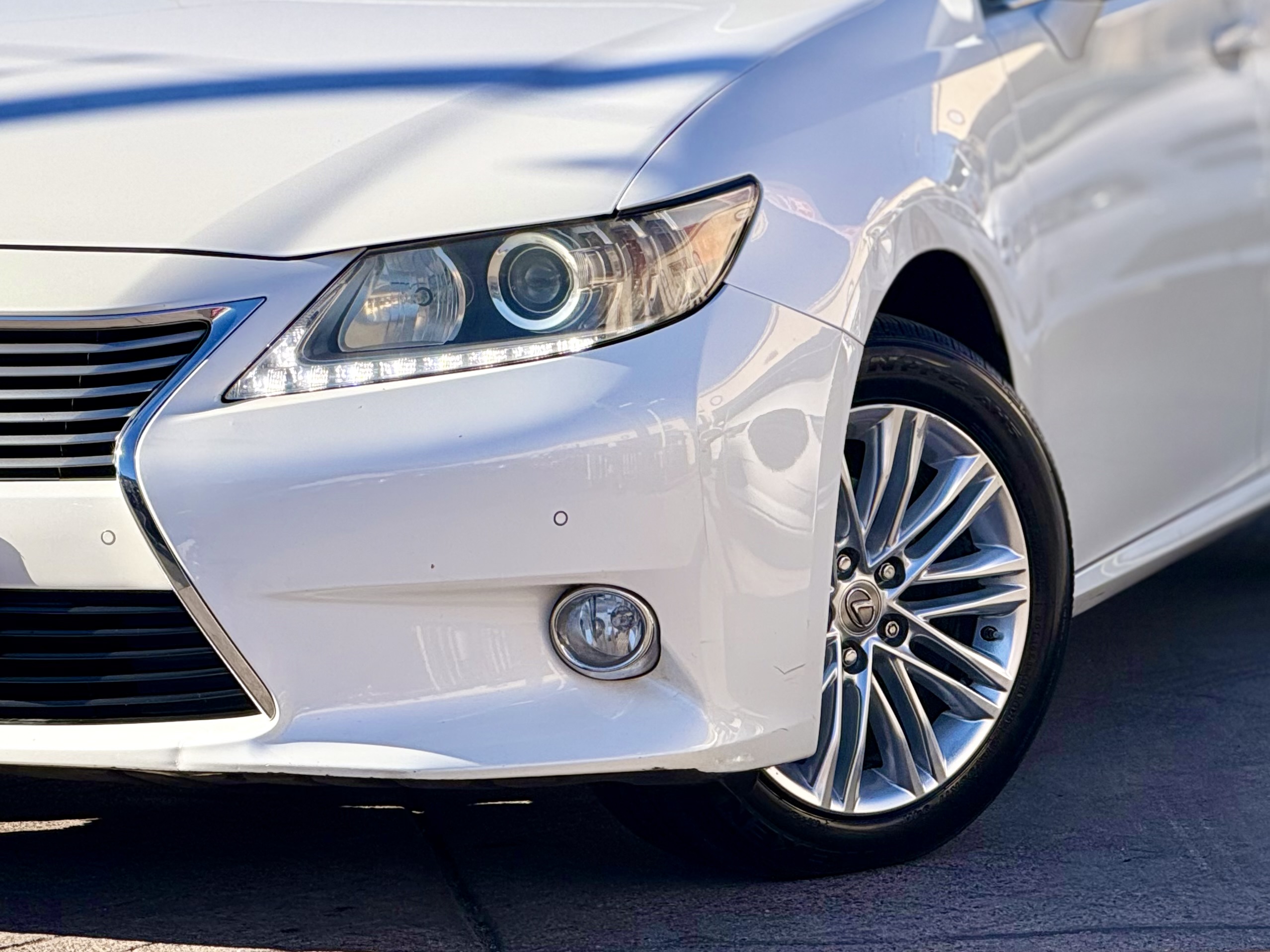 Photo 6 of this Lexus ES 350
