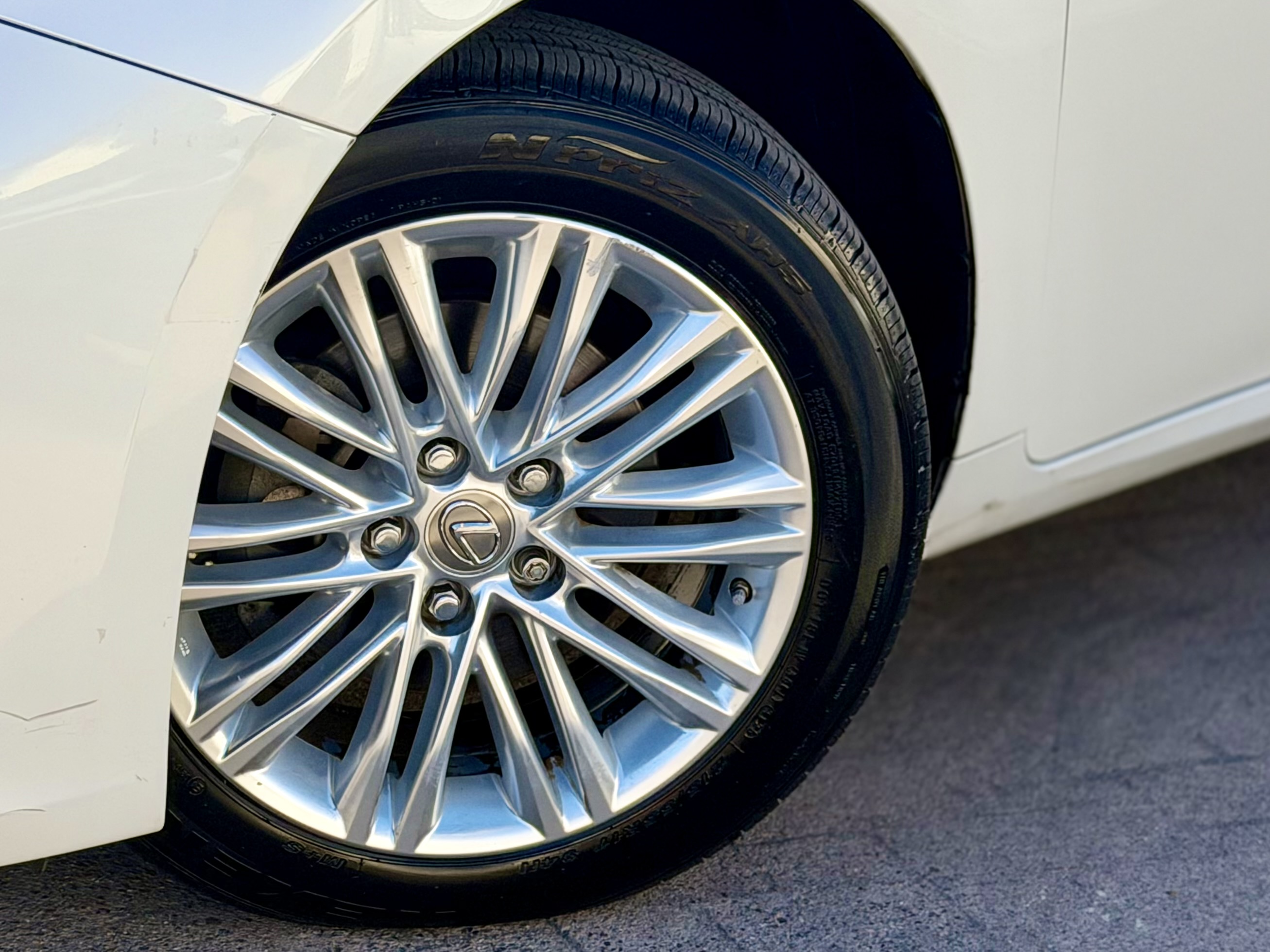 Photo 8 of this Lexus ES 350