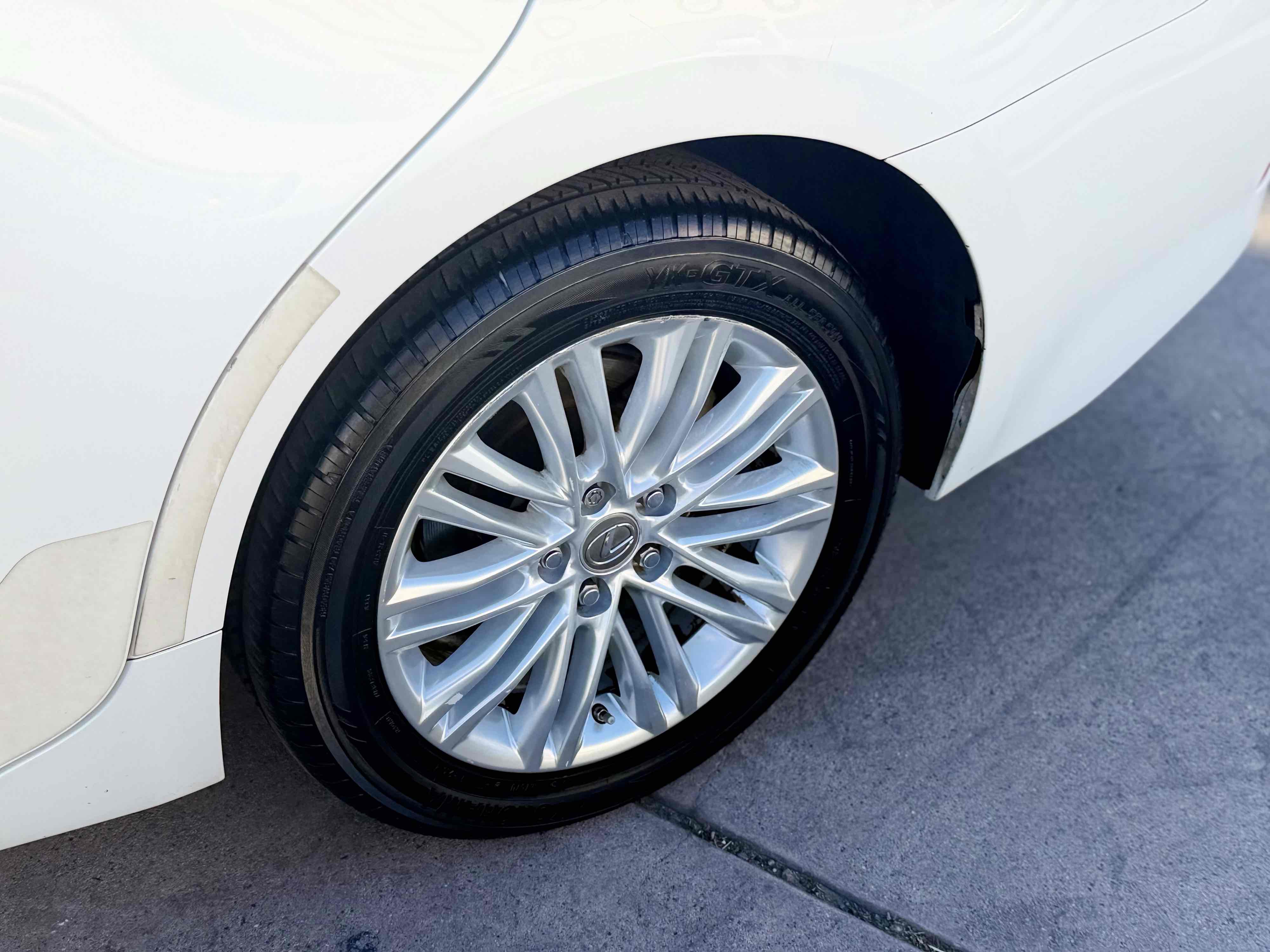 Photo 9 of this Lexus ES 350