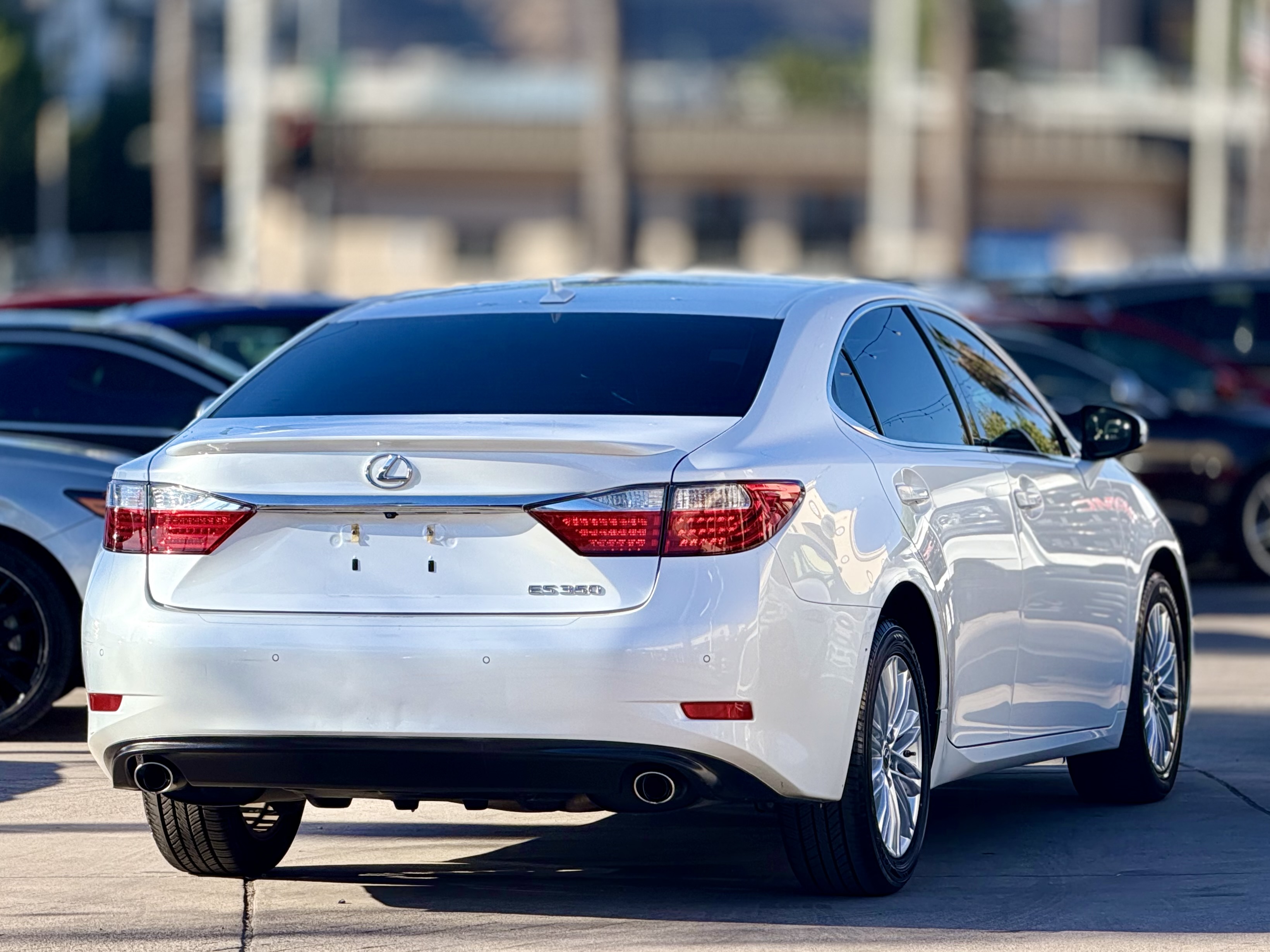 Photo 11 of this Lexus ES 350