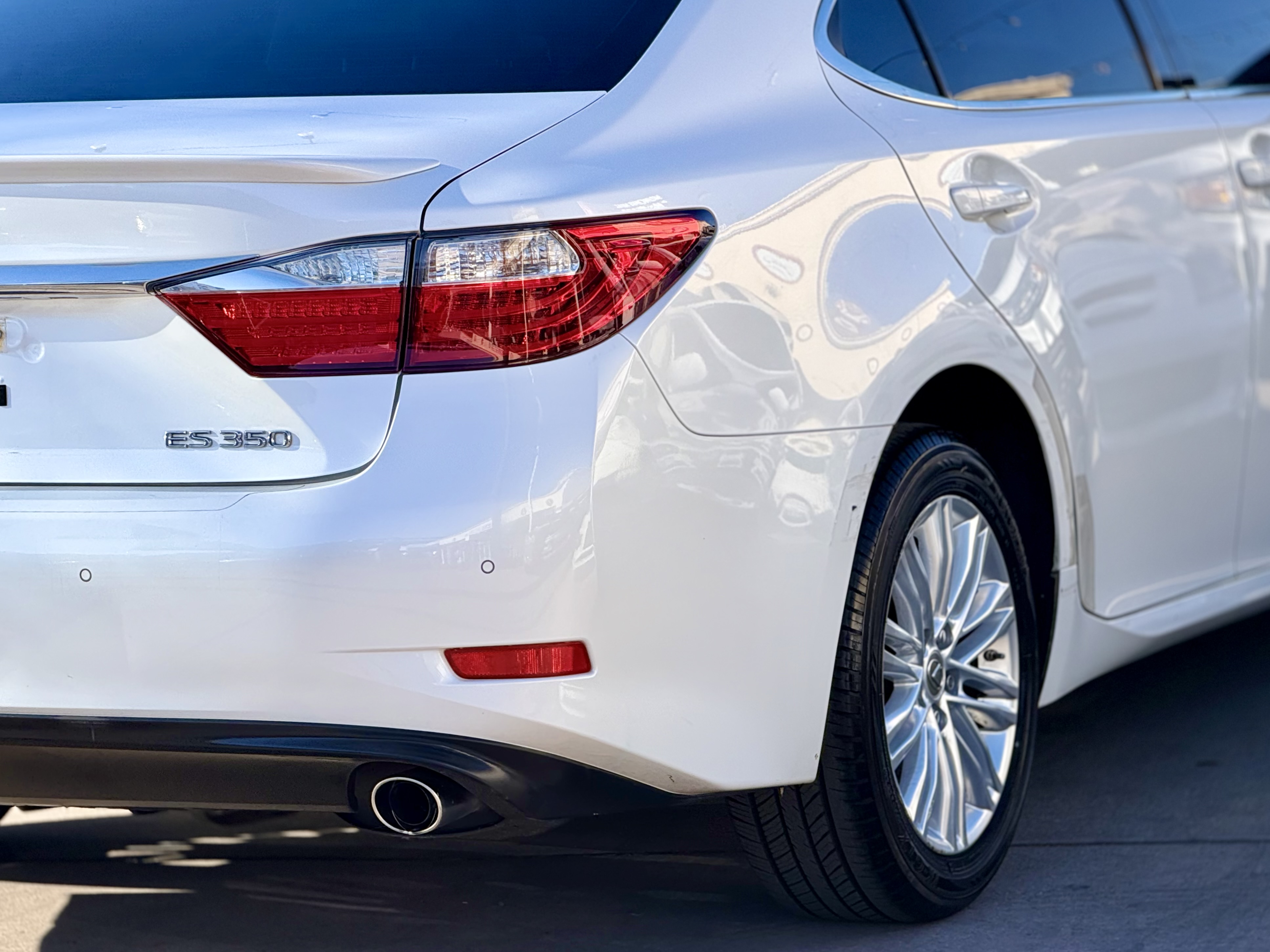 Photo 15 of this Lexus ES 350