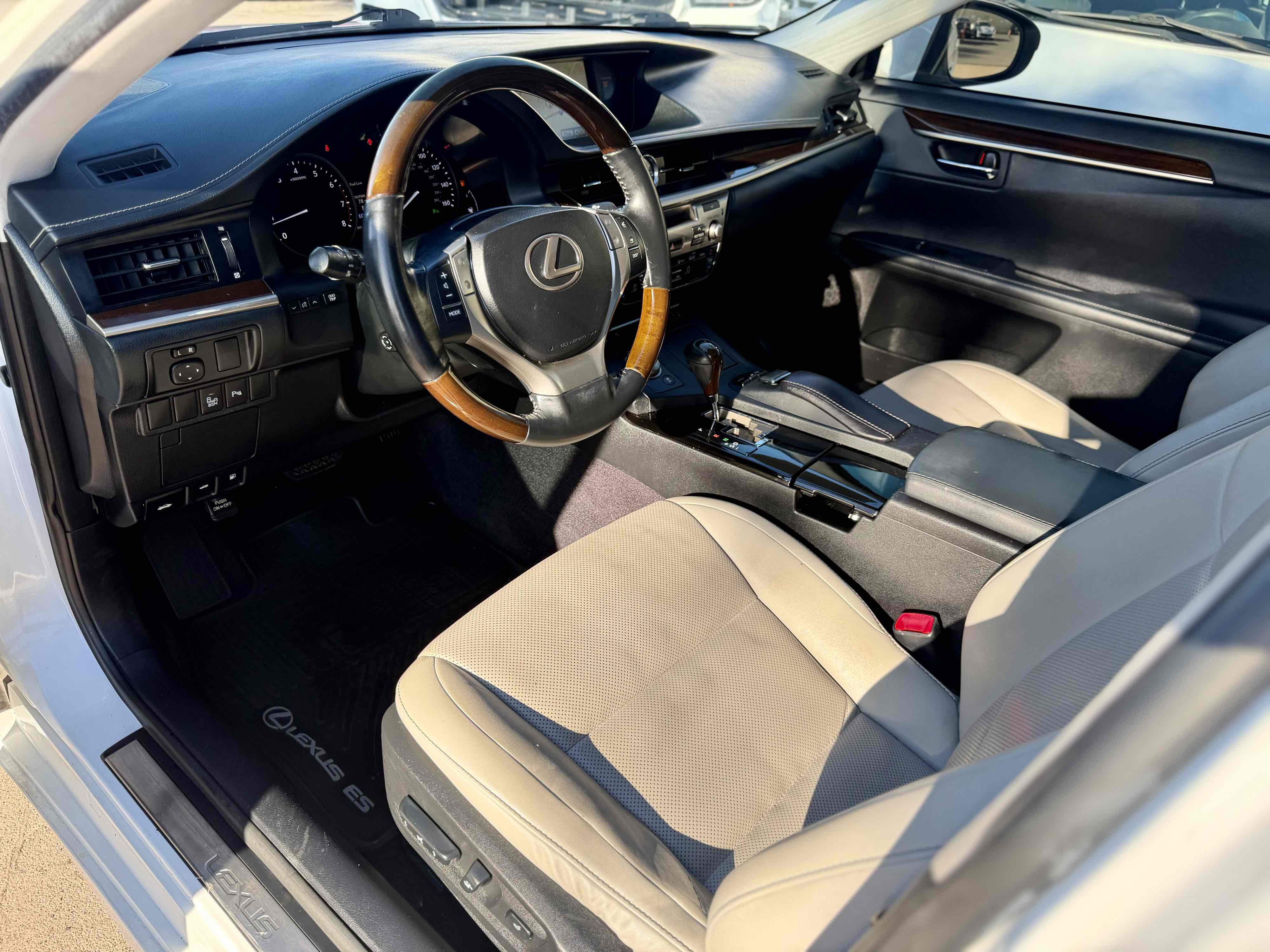 Photo 18 of this Lexus ES 350