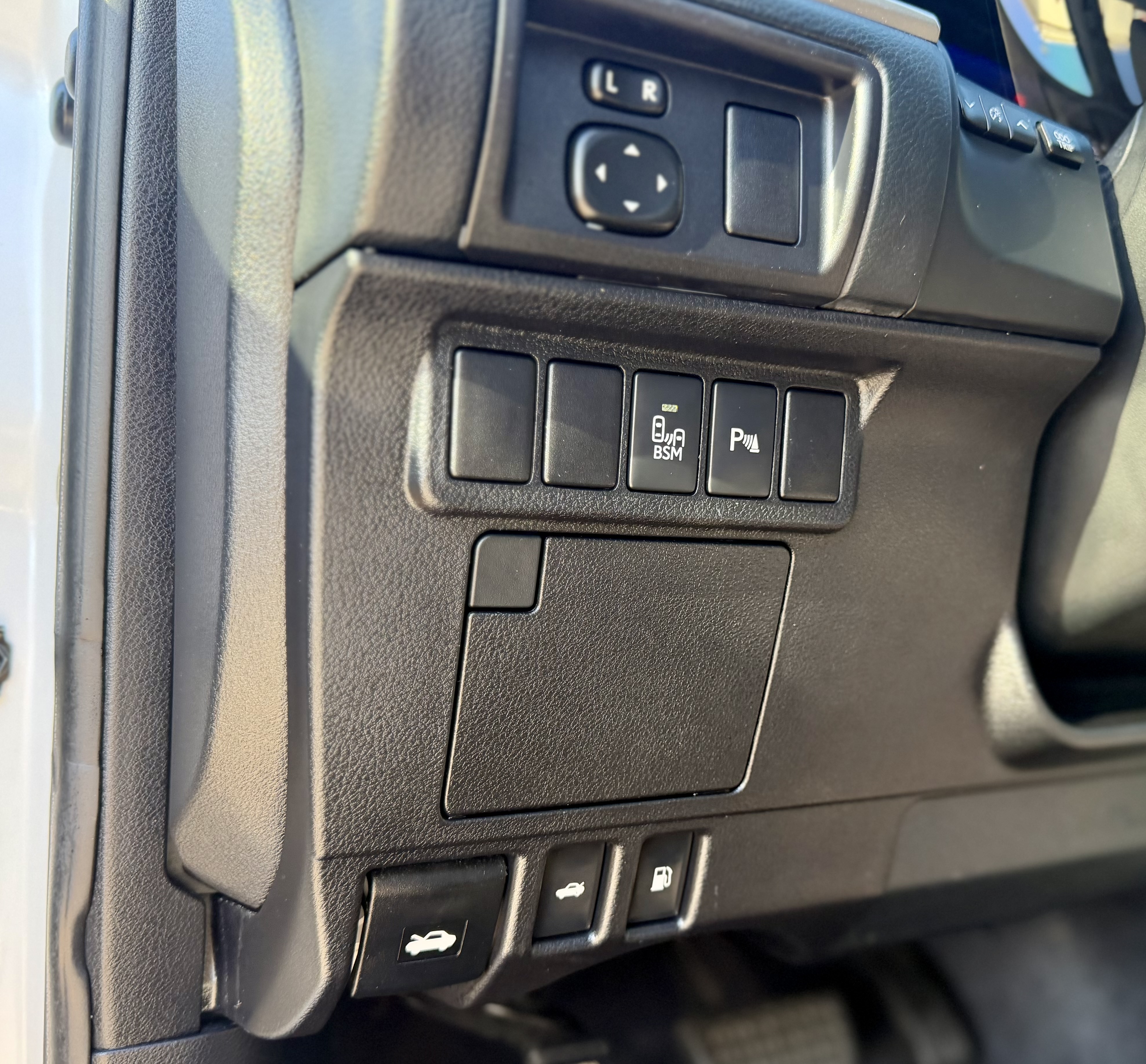 Photo 24 of this Lexus ES 350