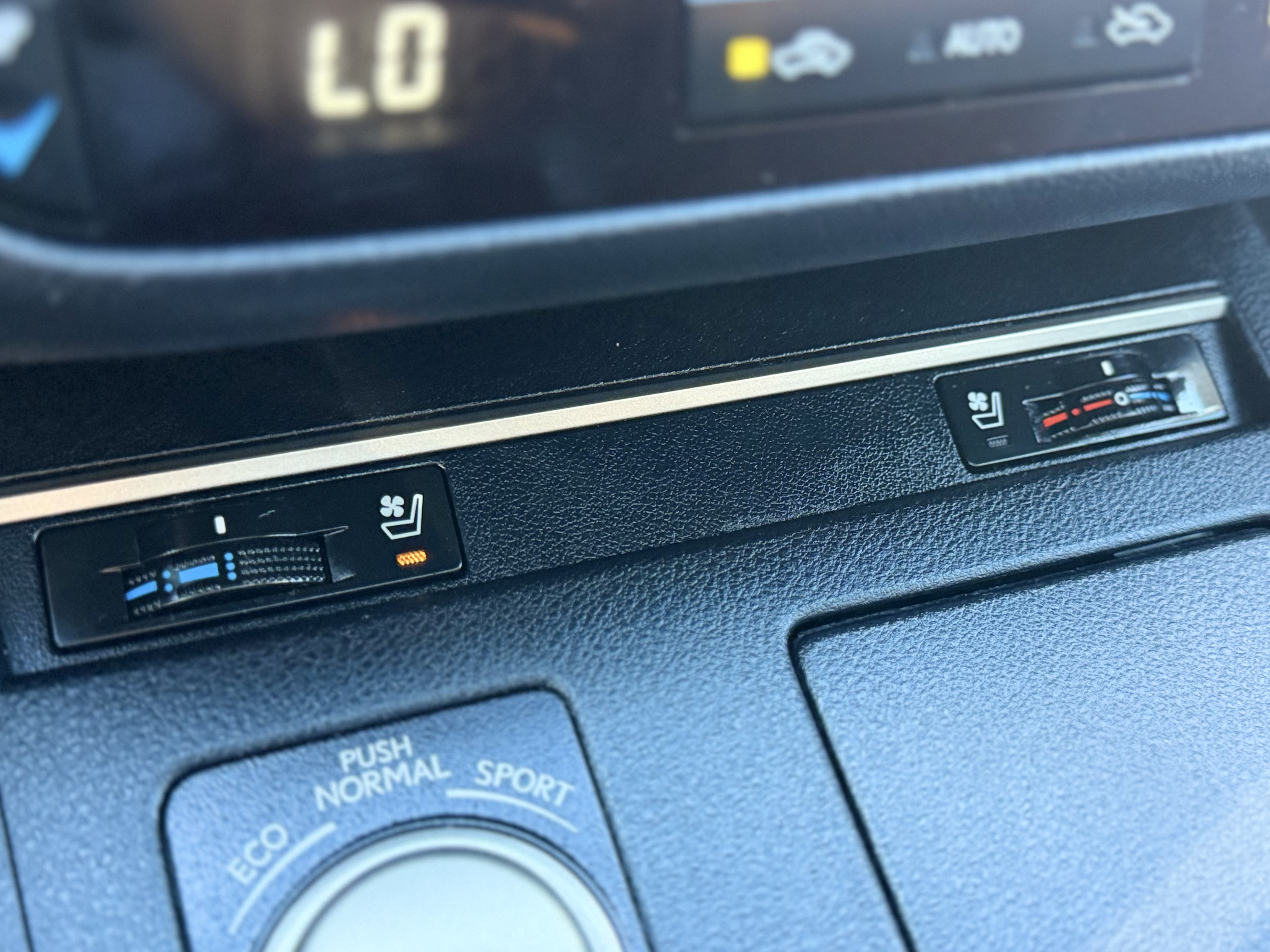 Photo 27 of this Lexus ES 350