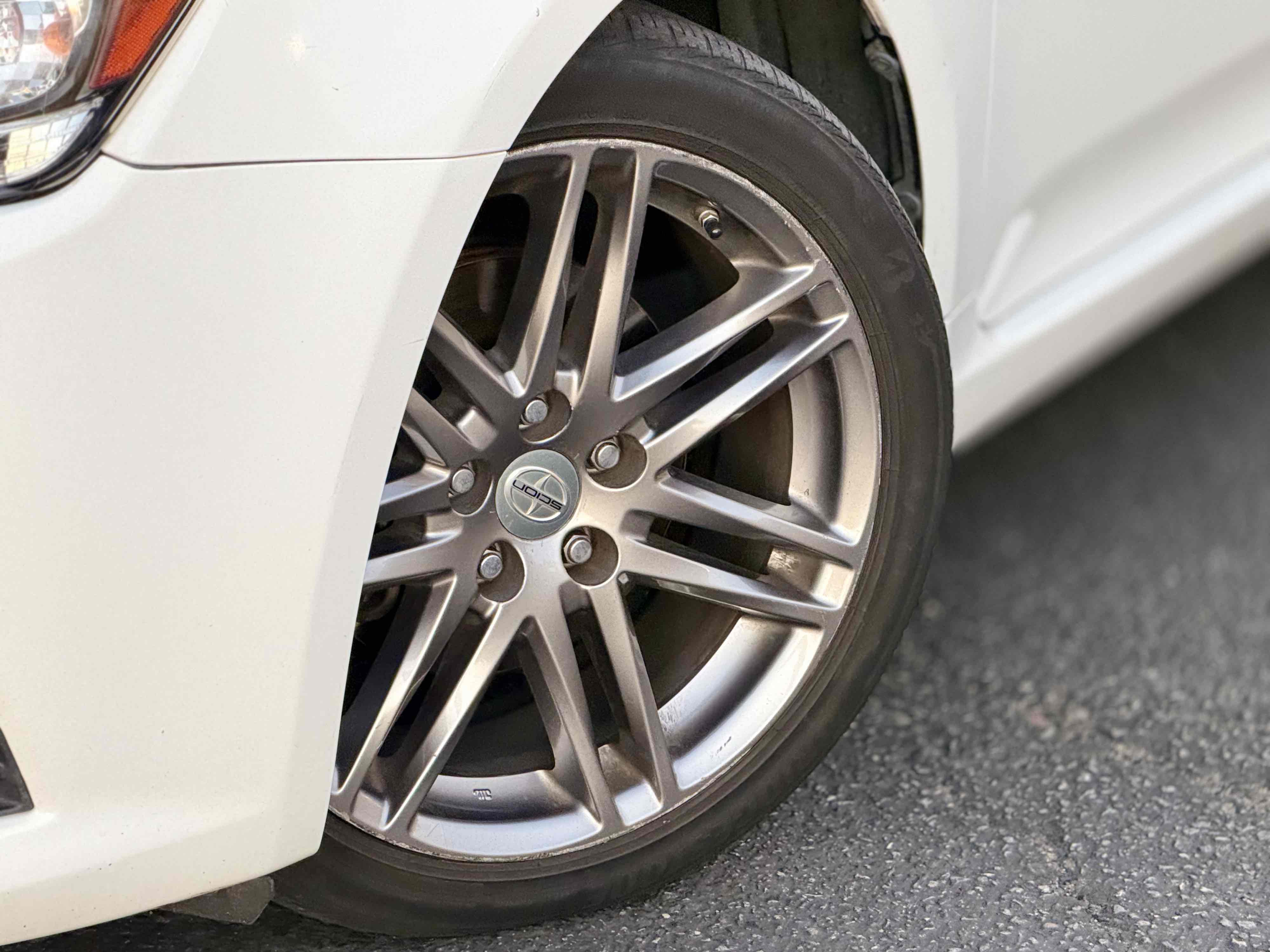 Scion tC photo 10