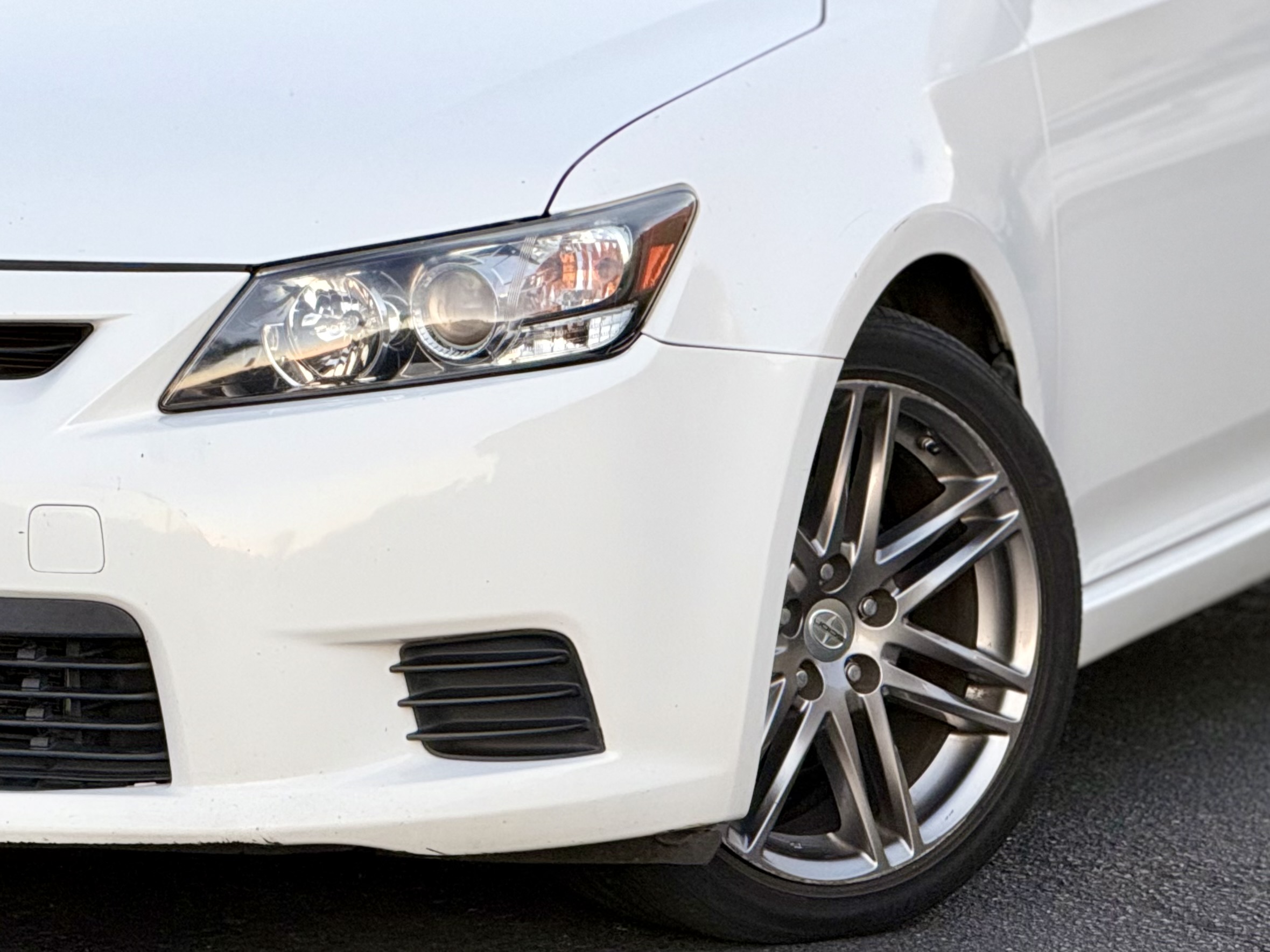 Scion tC photo 8