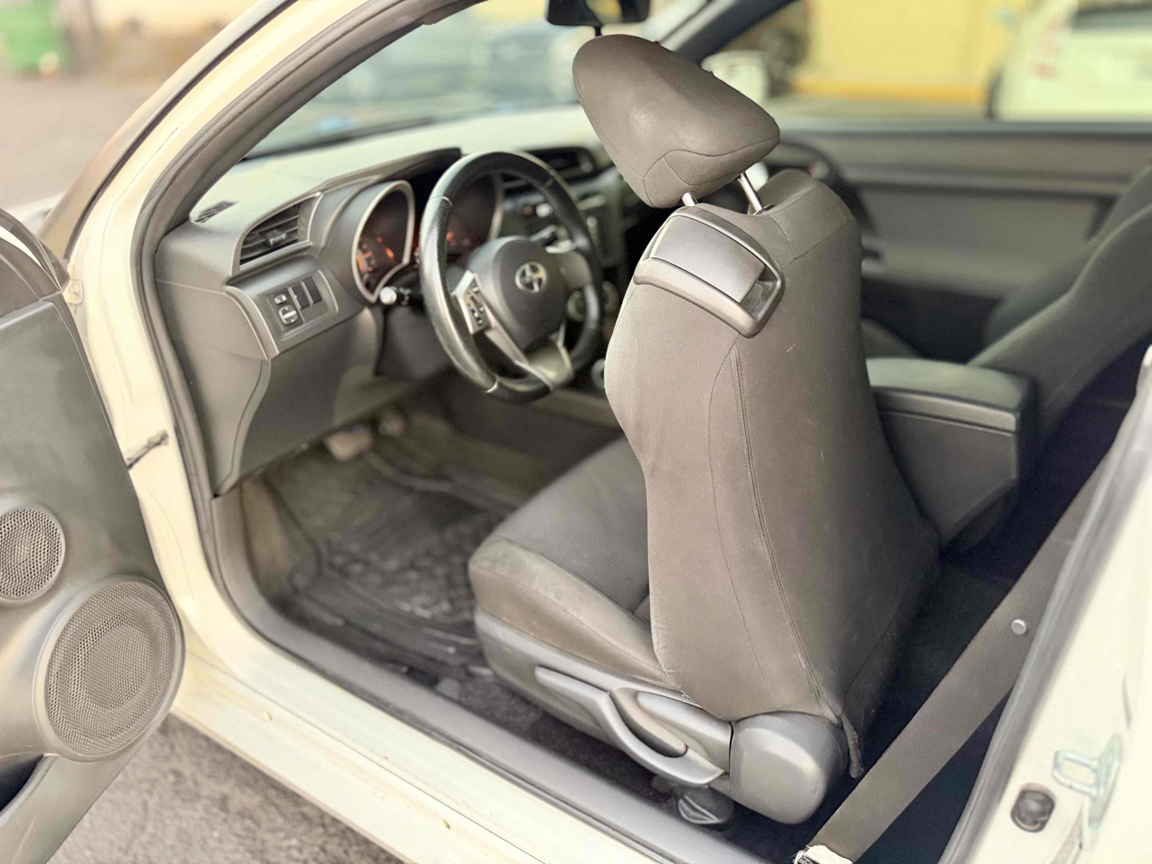 Scion tC photo 20