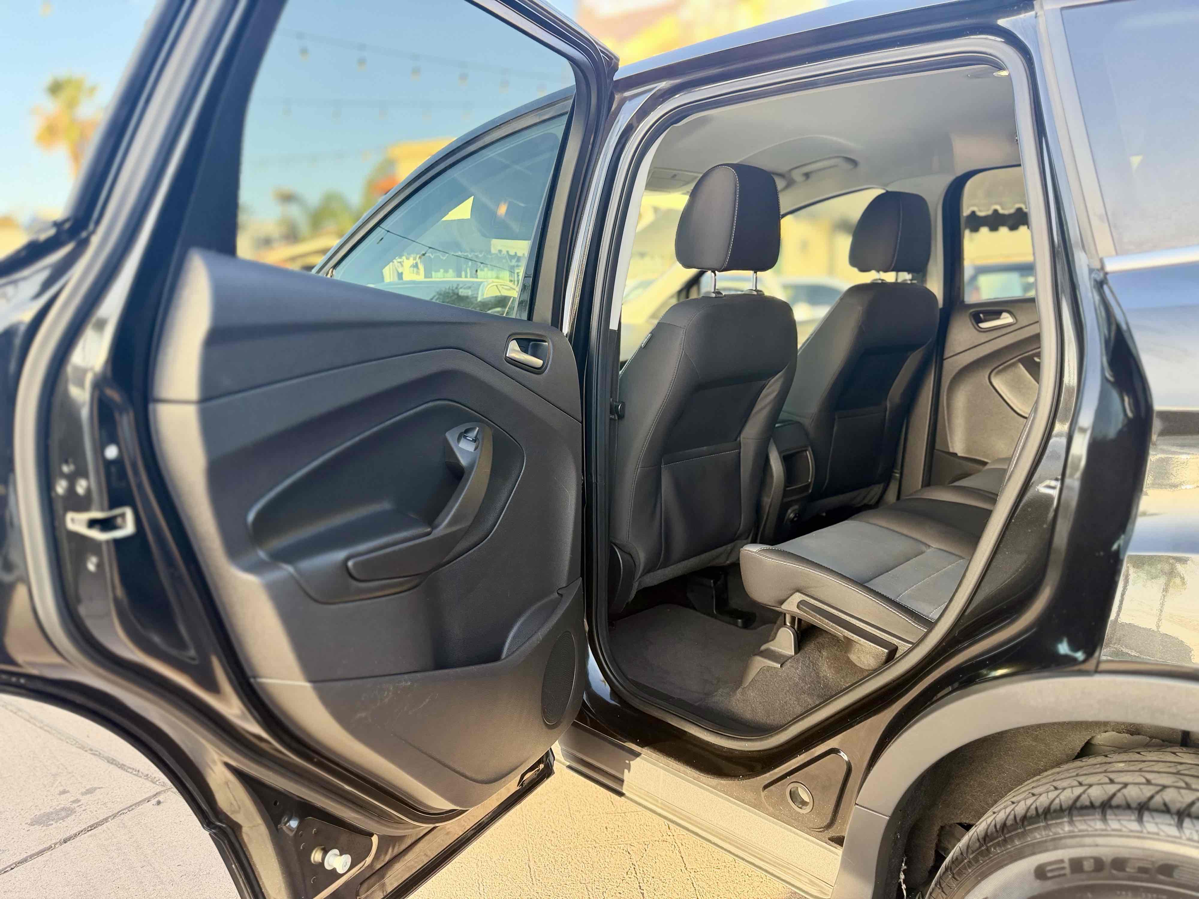 Photo 18 of this Ford Escape