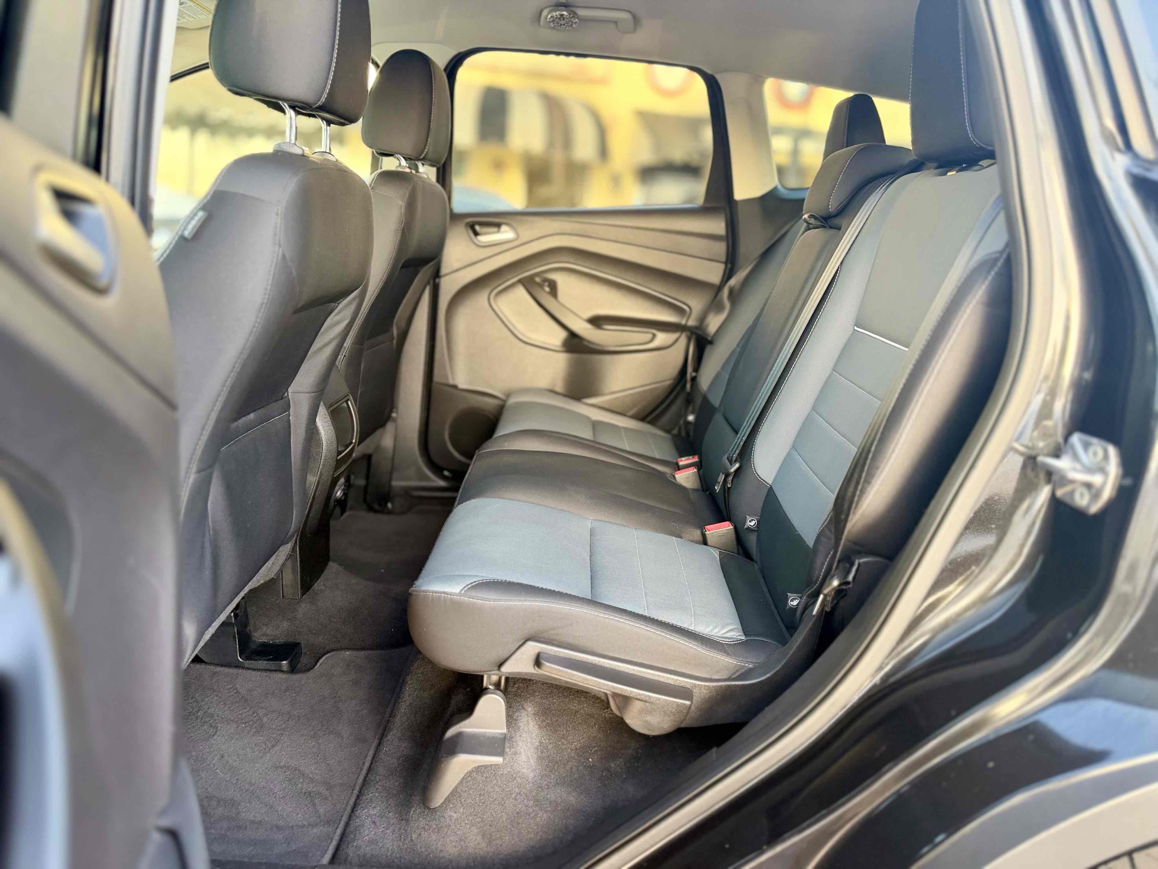 Photo 19 of this Ford Escape