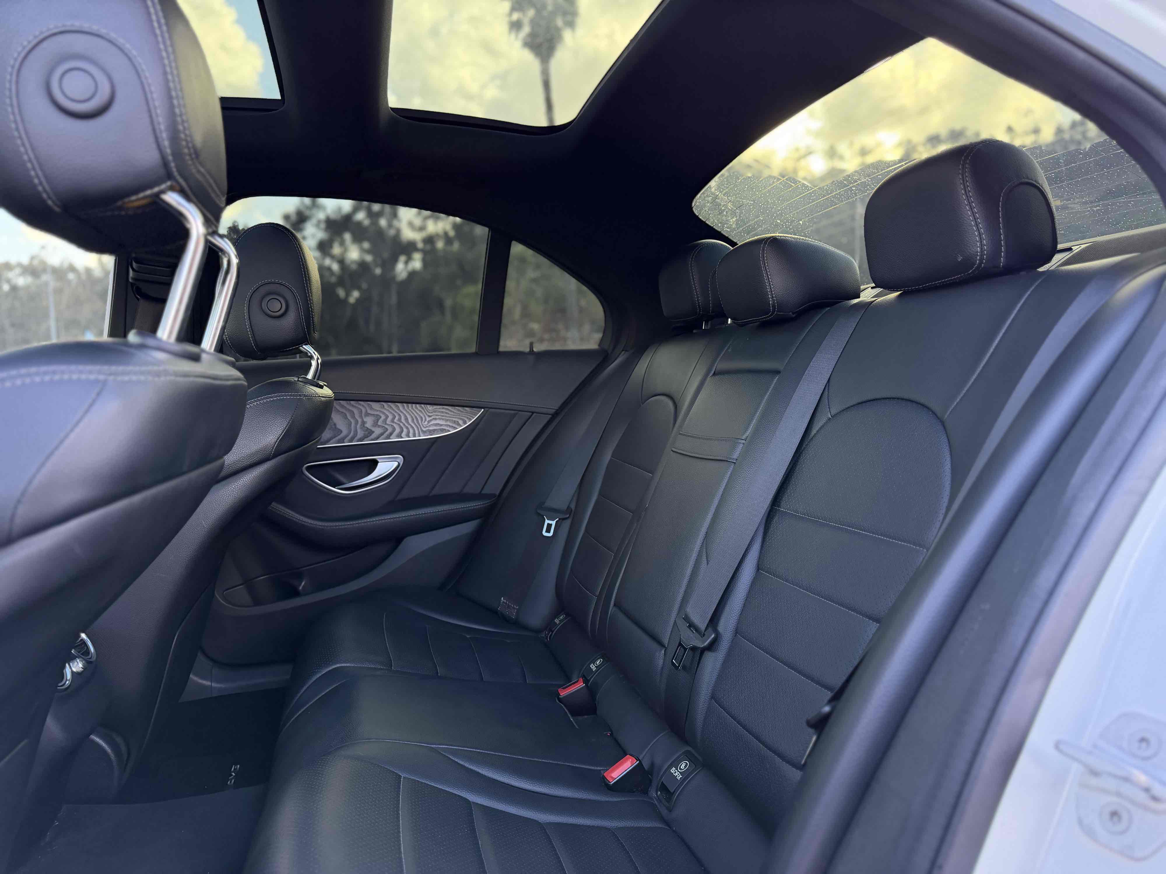 Photo 11 of this Mercedes-Benz C 300