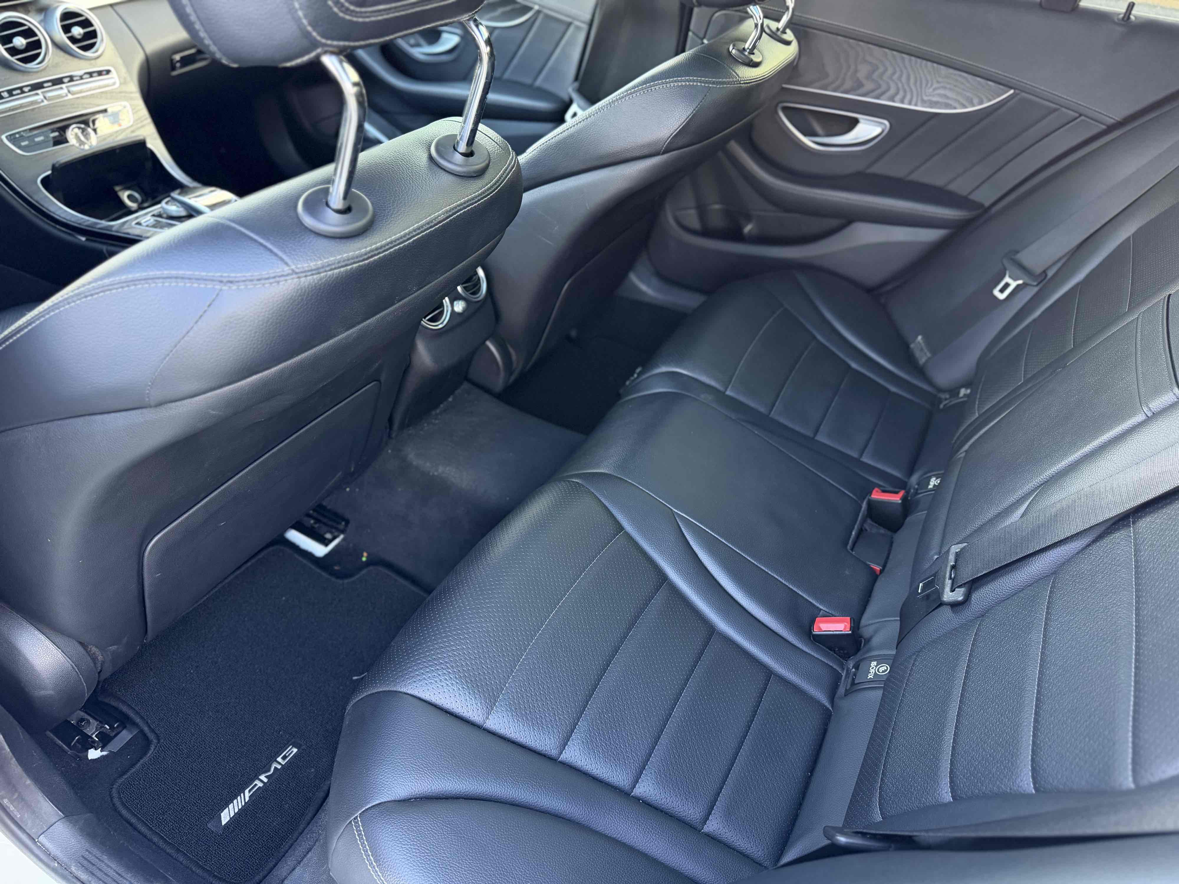 Photo 12 of this Mercedes-Benz C 300