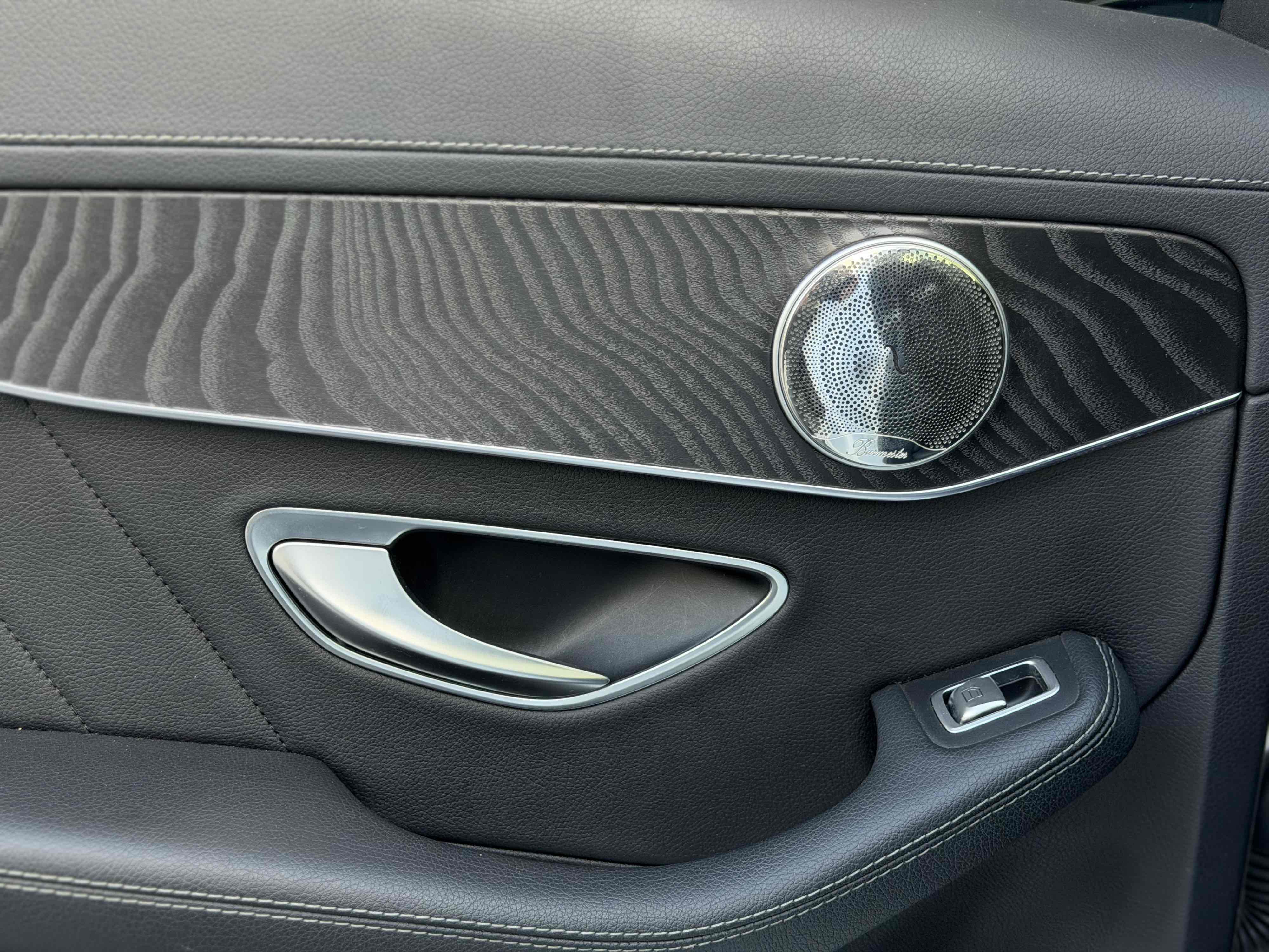 Photo 13 of this Mercedes-Benz C 300