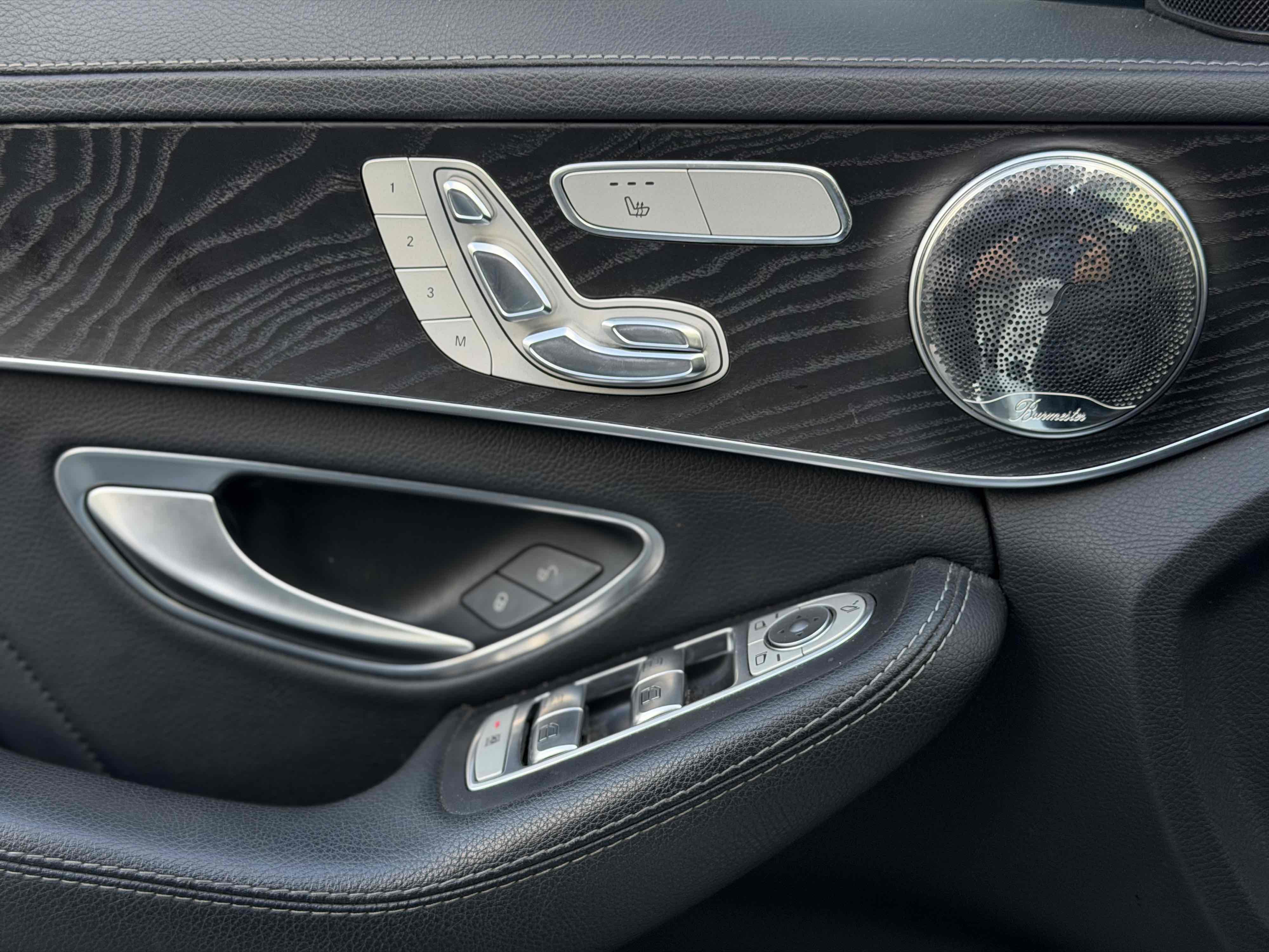 Photo 16 of this Mercedes-Benz C 300