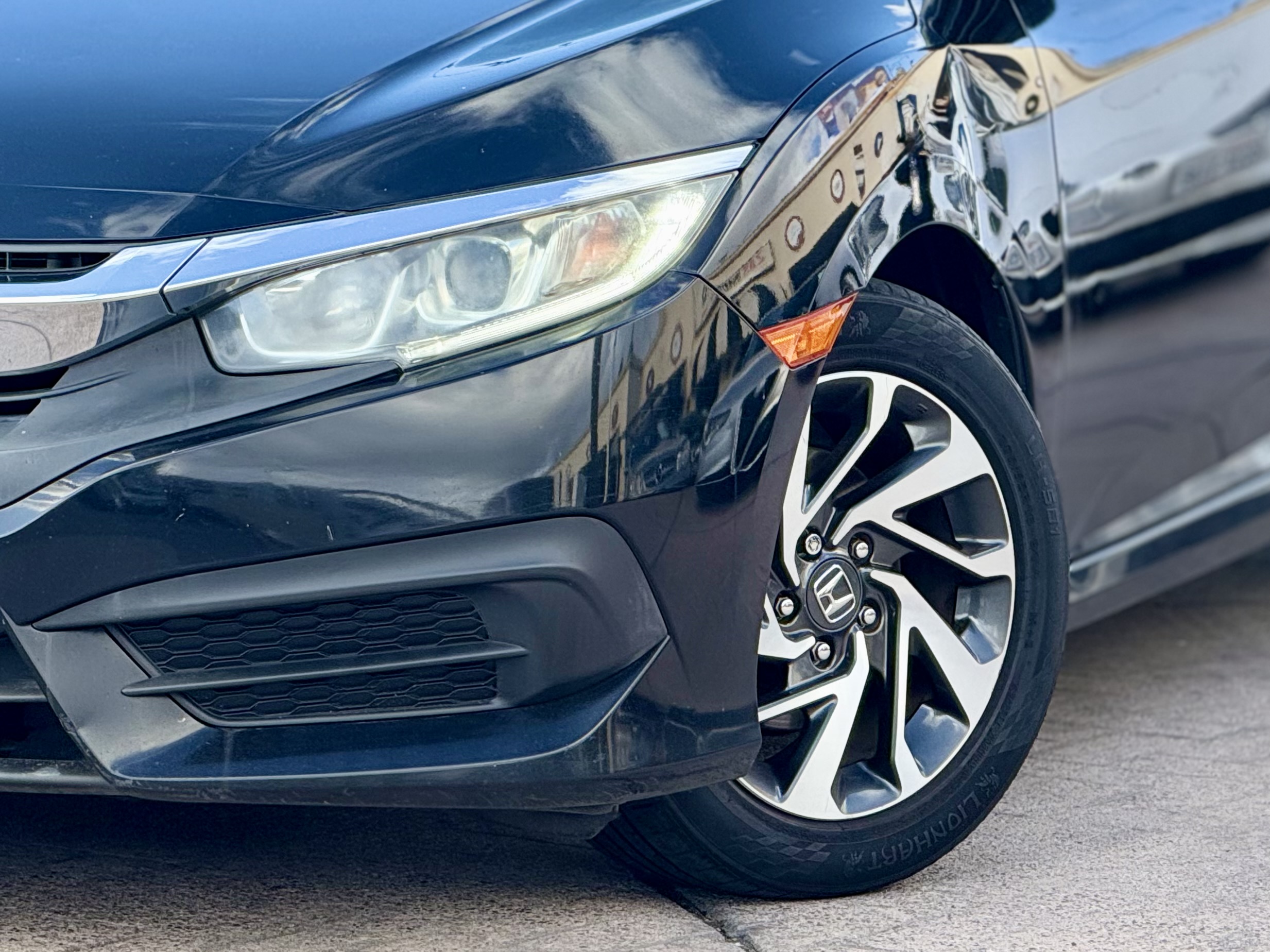 Photo 10 of this Honda Civic Sedan