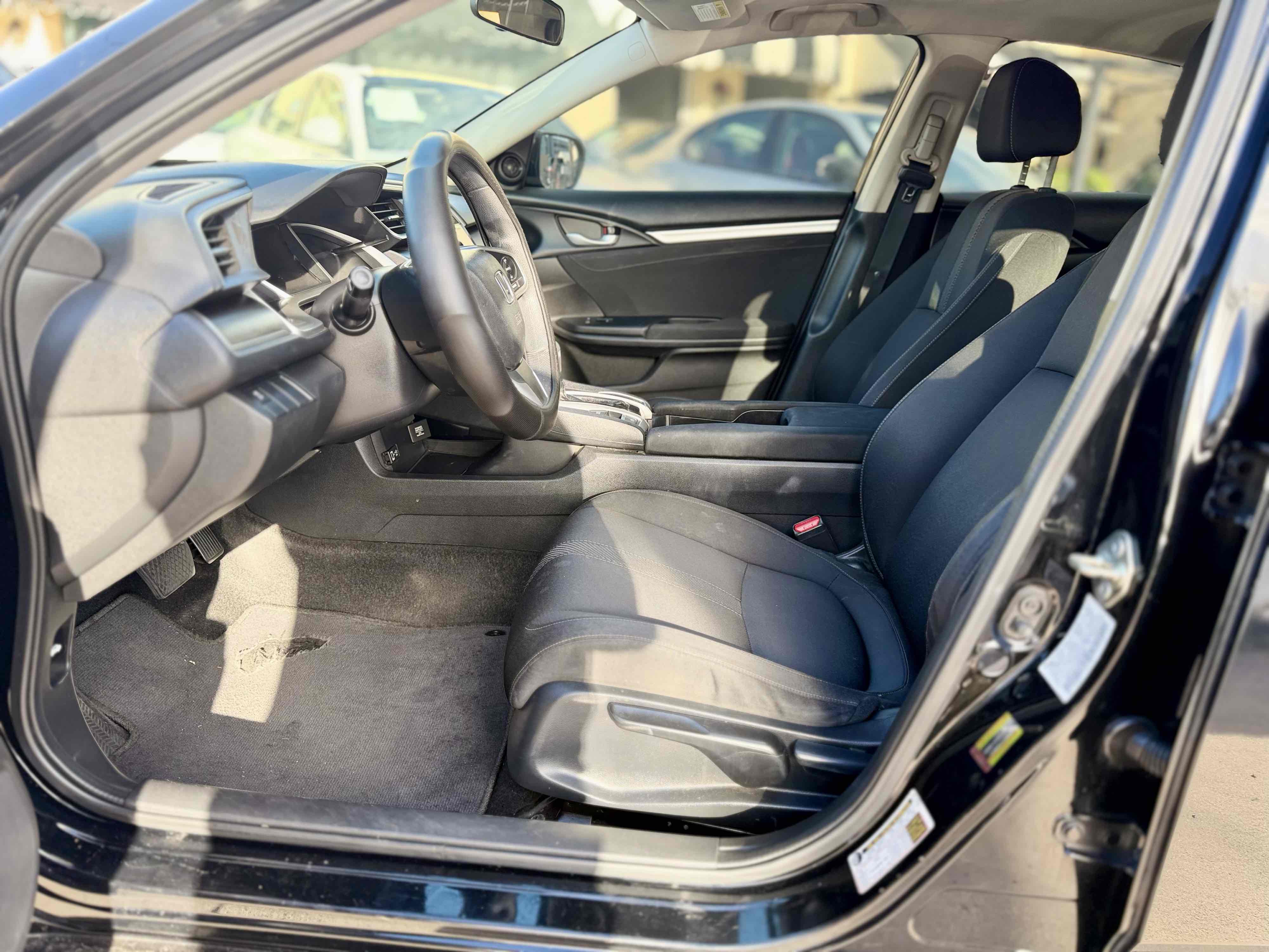 Photo 15 of this Honda Civic Sedan
