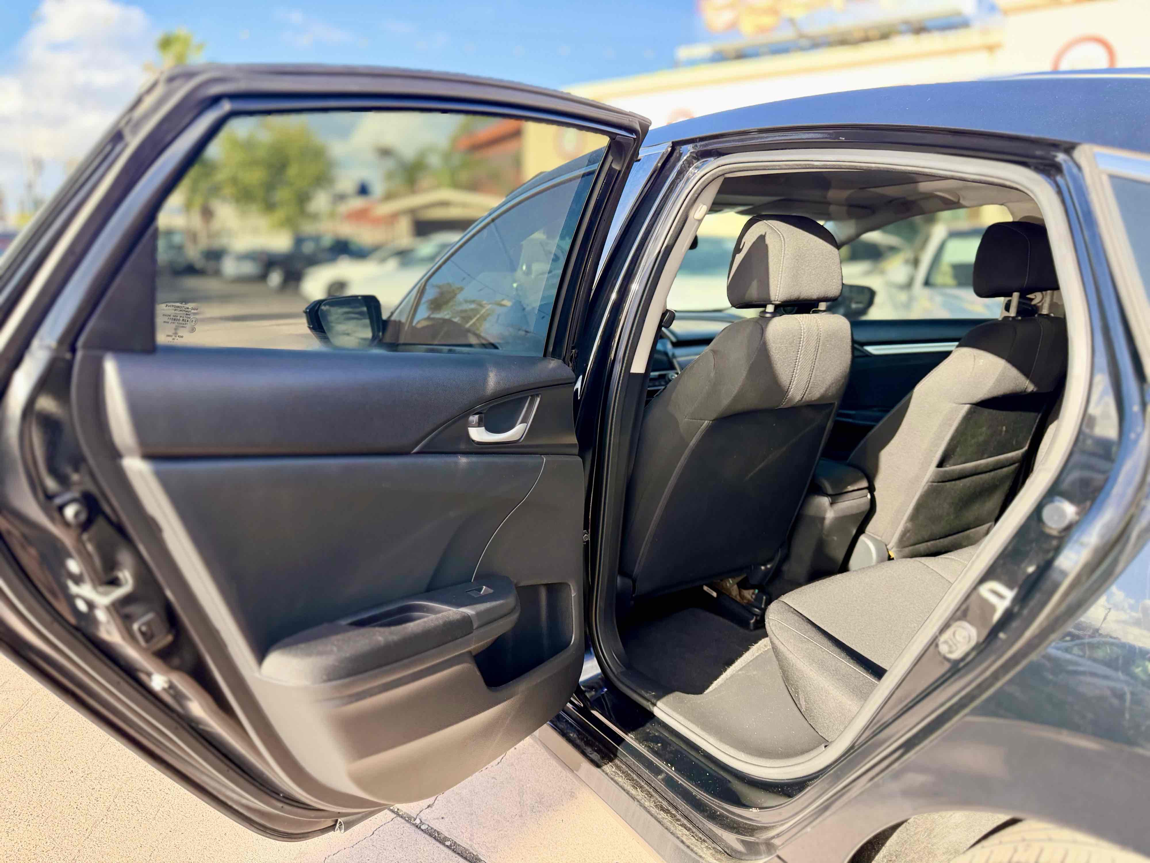 Photo 18 of this Honda Civic Sedan
