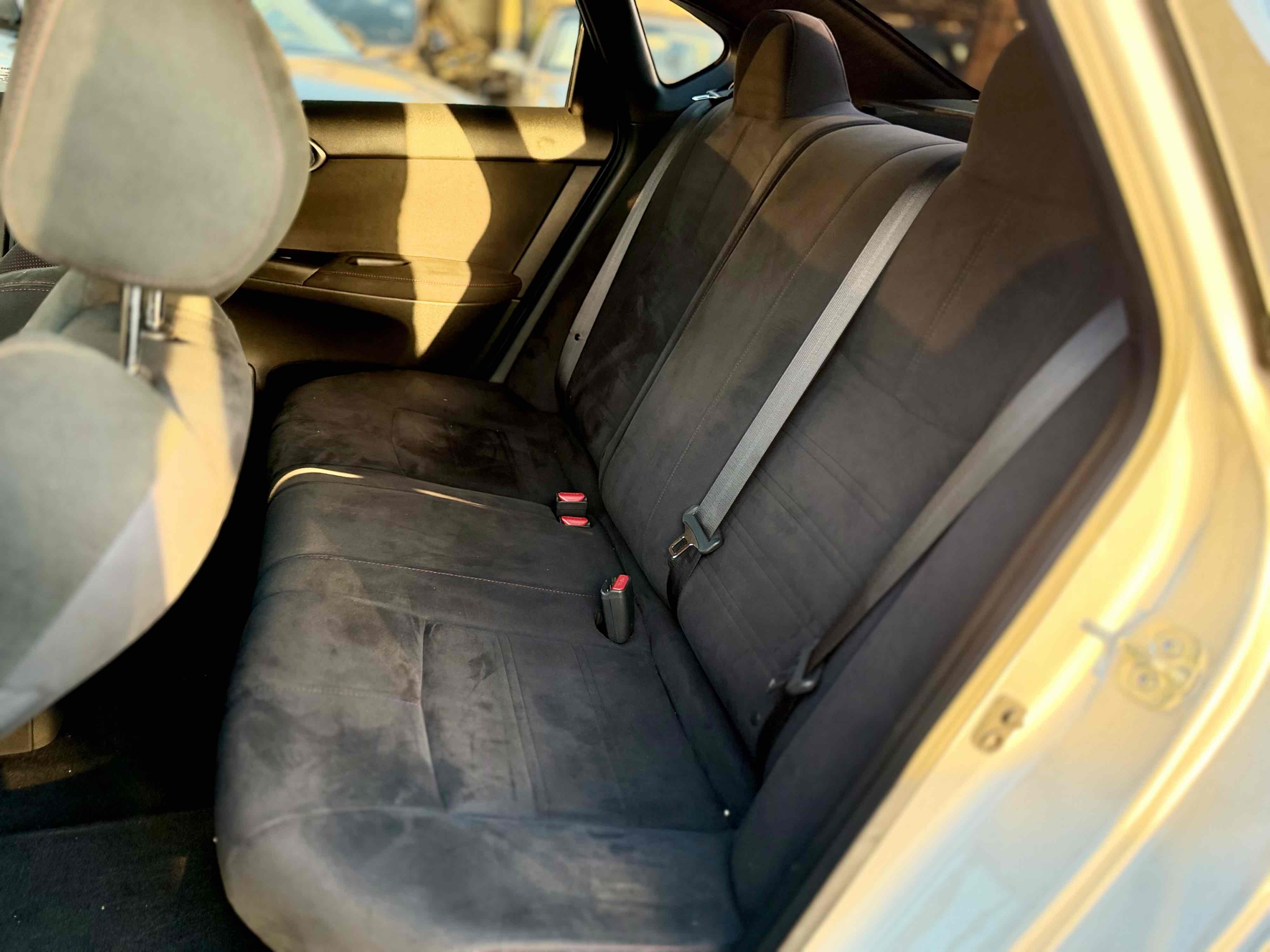 Photo 17 of this Nissan Sentra