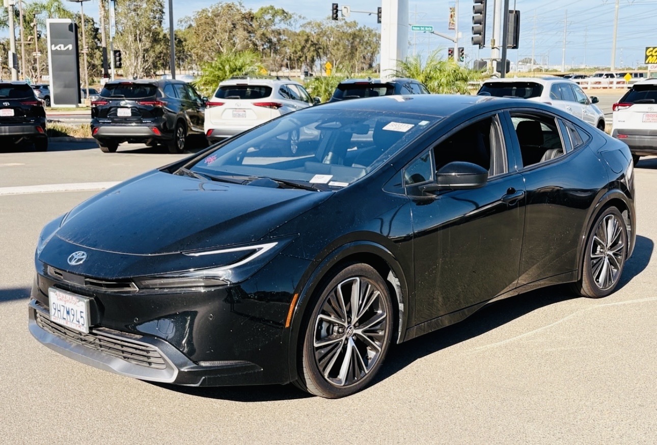 2023 Toyota Prius LE