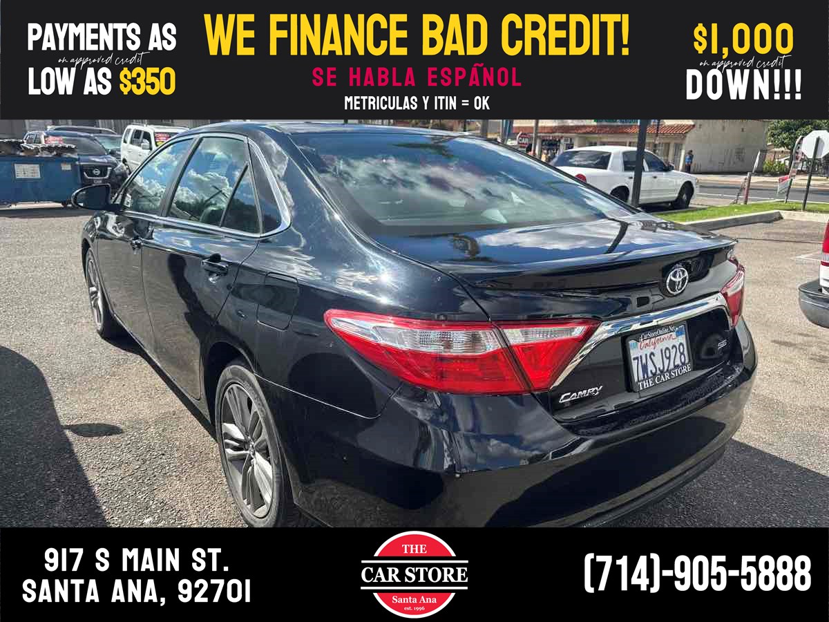 2017 Toyota Camry SE photo 3