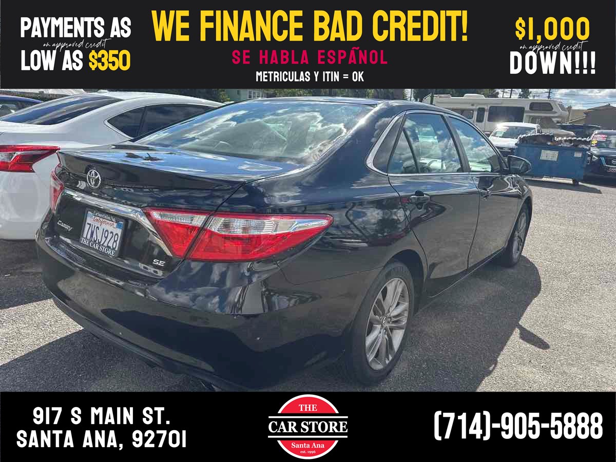 2017 Toyota Camry SE photo 4