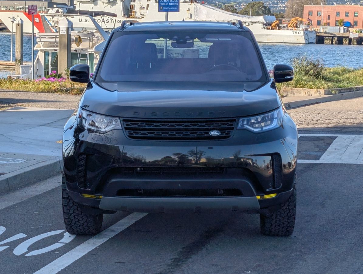 2017 Land Rover Discovery HSE photo 2