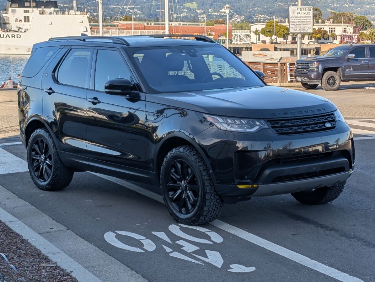 2017 Land Rover Discovery HSE photo 3