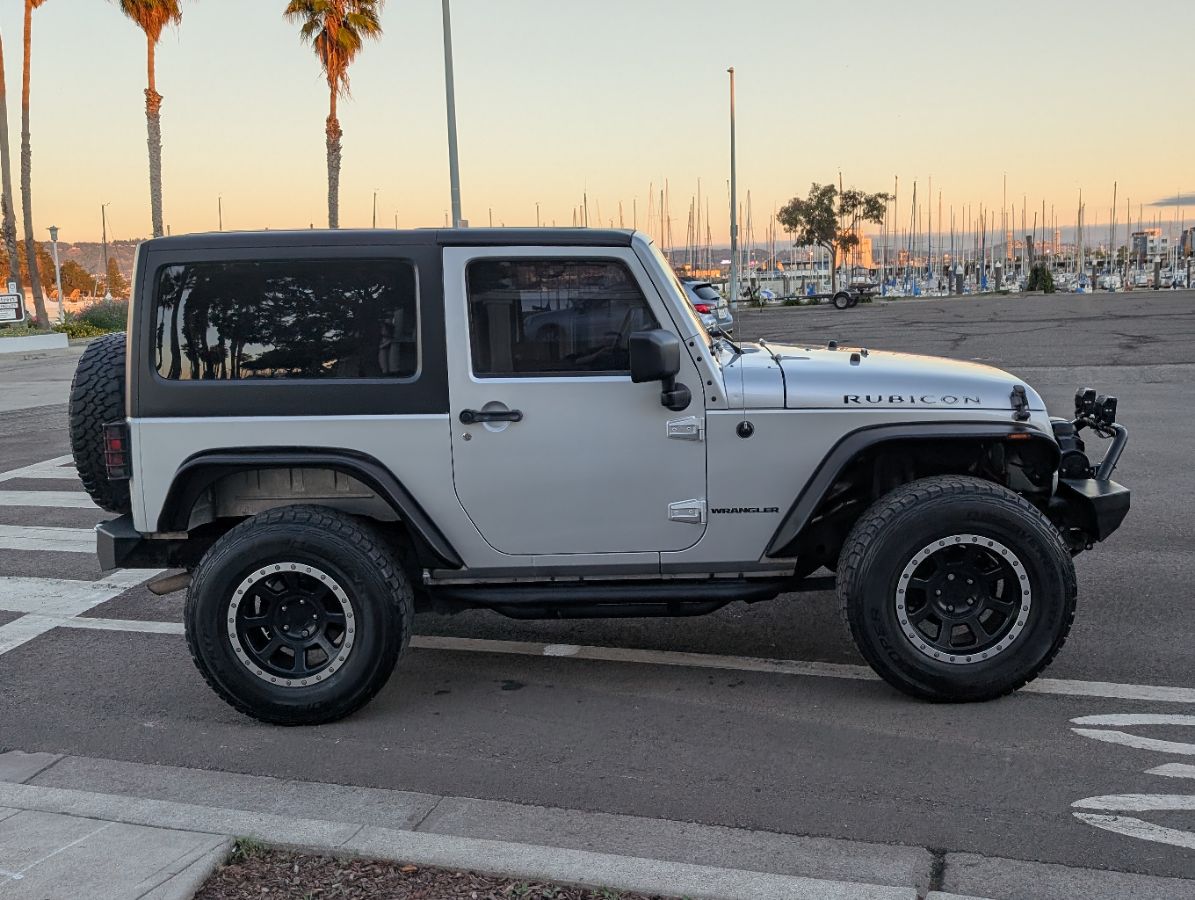 2012 Jeep Wrangler Rubicon photo 4