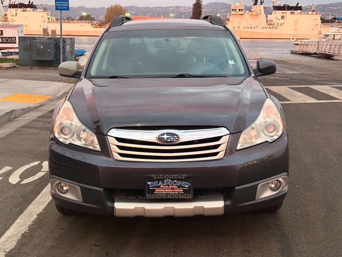 2010 Subaru Outback Limited photo 2