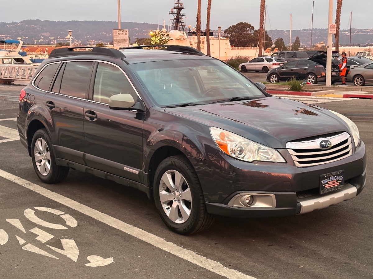 2010 Subaru Outback Limited photo 3